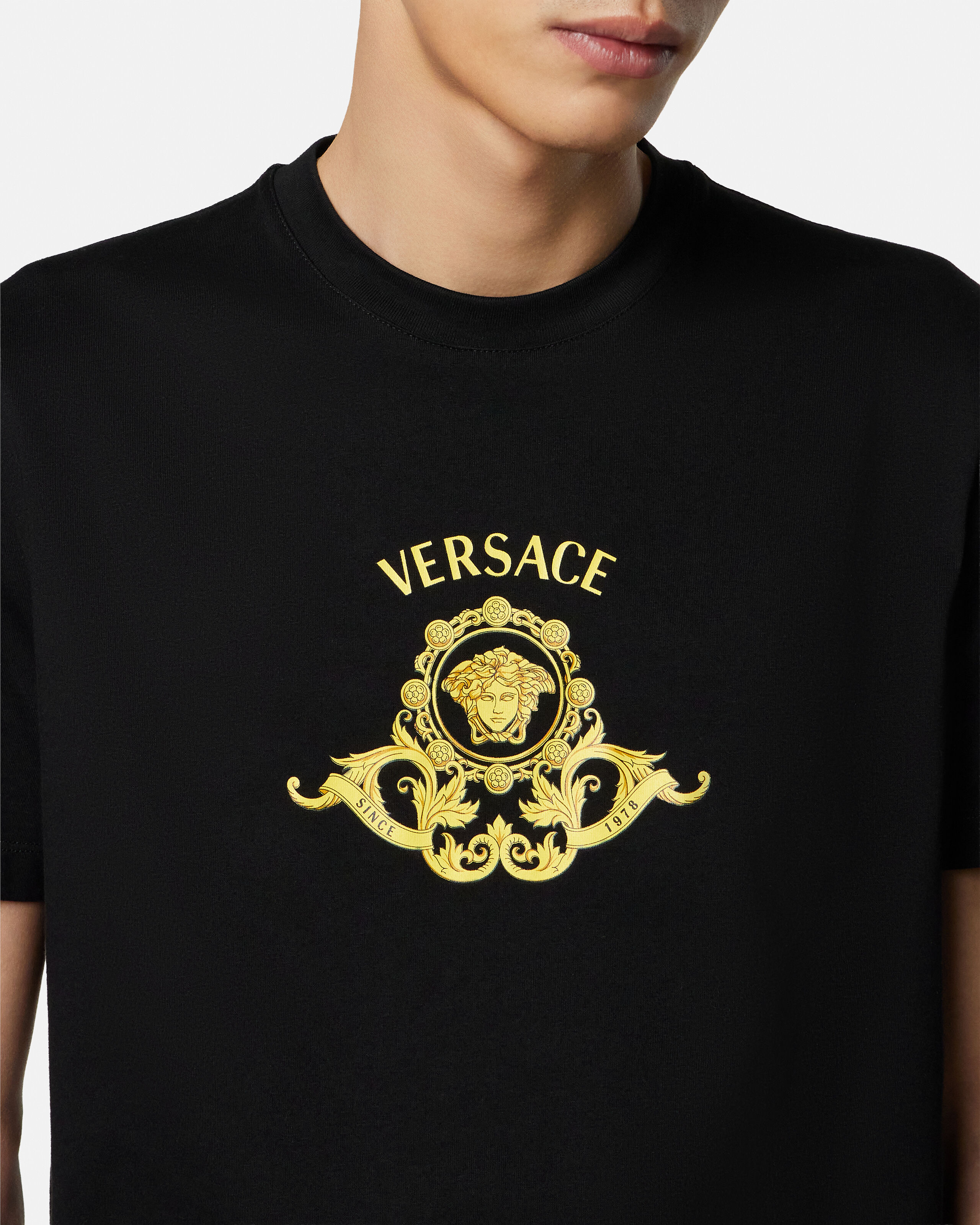 プリント コットンジャージー スリム Tシャツ ブラック | VERSACE JP
