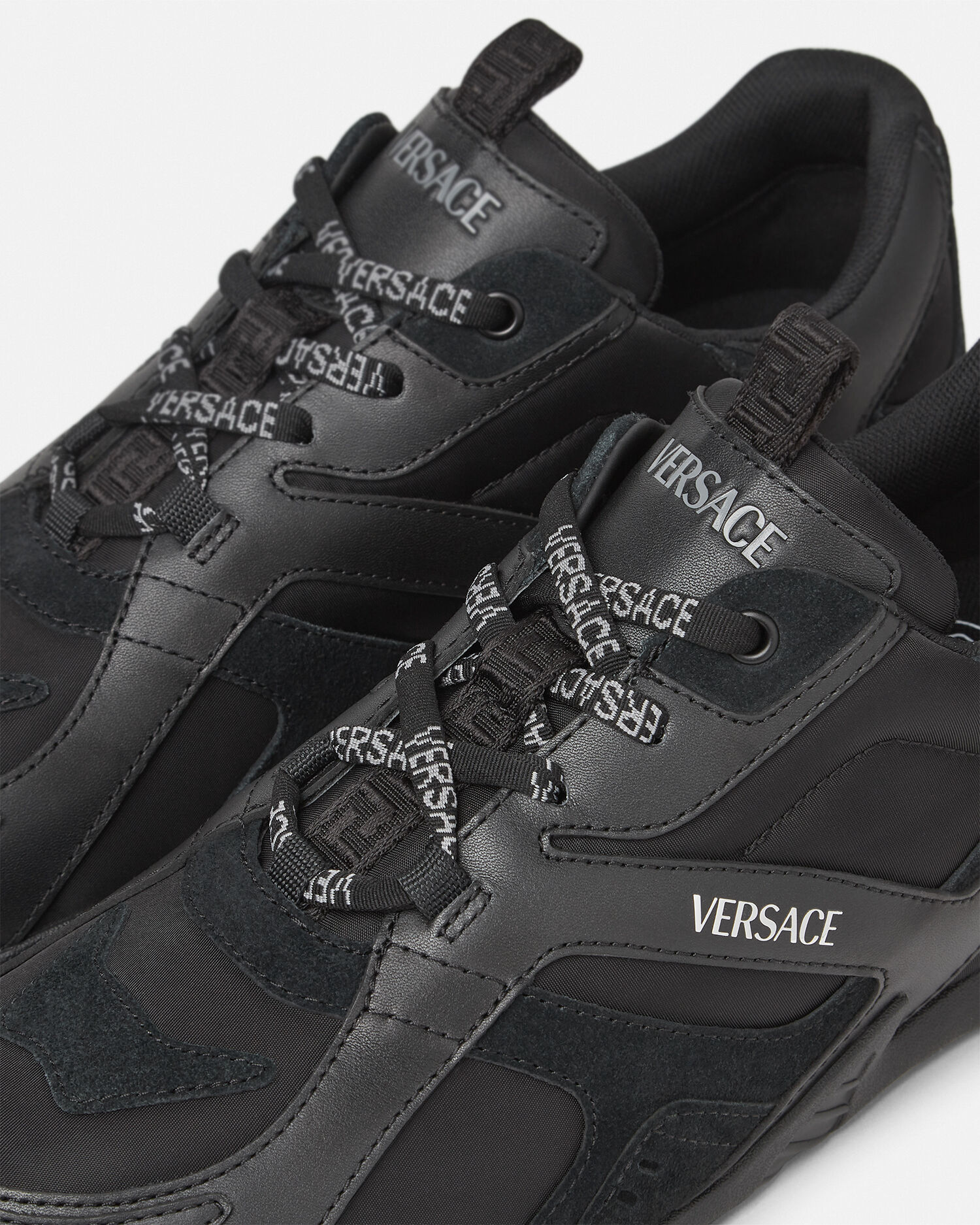 ガラクシア レザー スニーカー ブラック | VERSACE JP