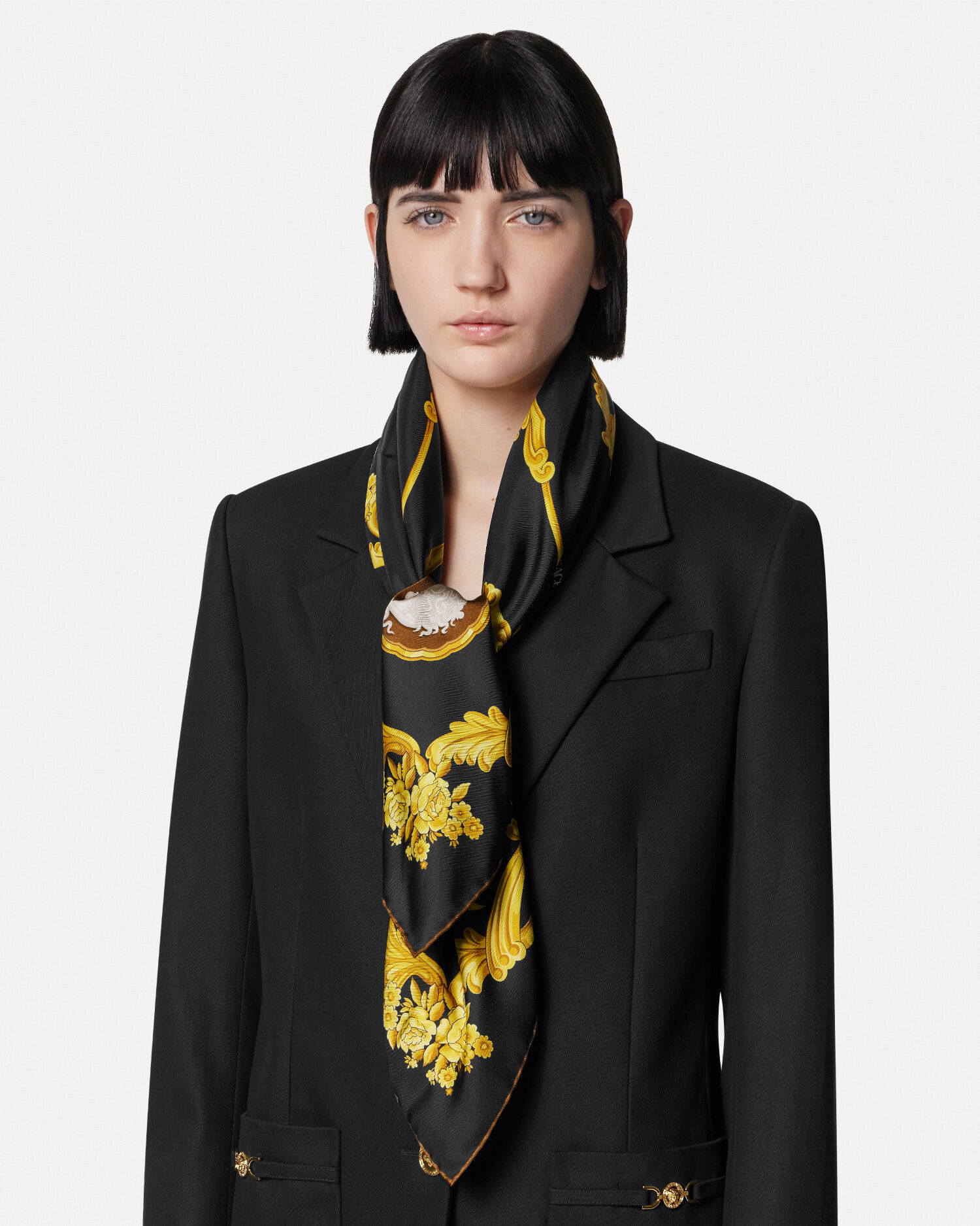 ラージ シルク スカーフ カメオ 90 cm | VERSACE JP