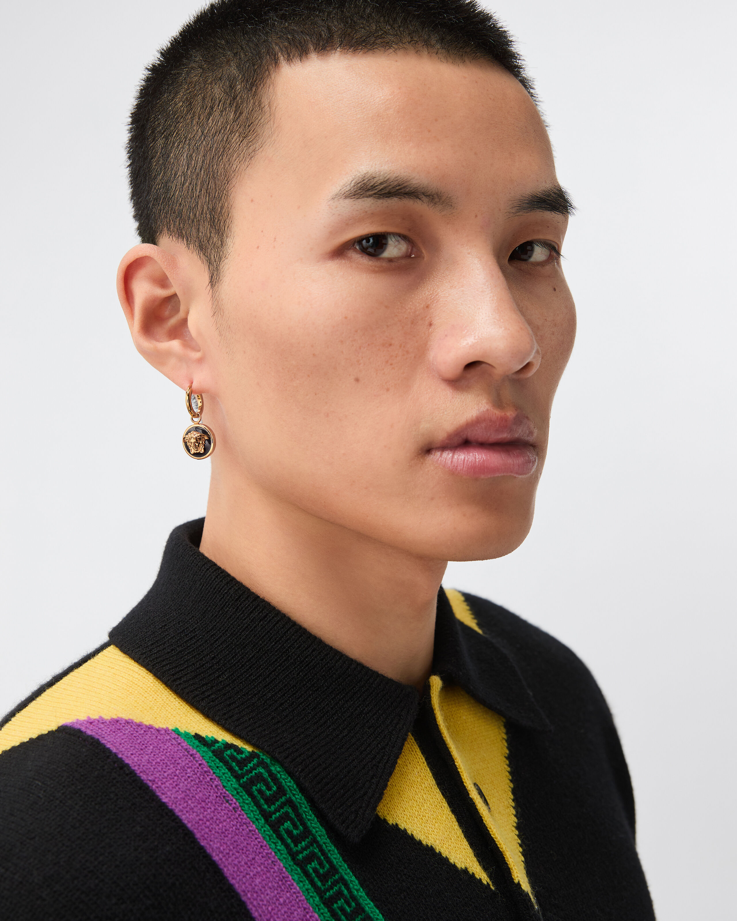 メドゥーサ イヤリング ブラック,ゴールド | VERSACE JP