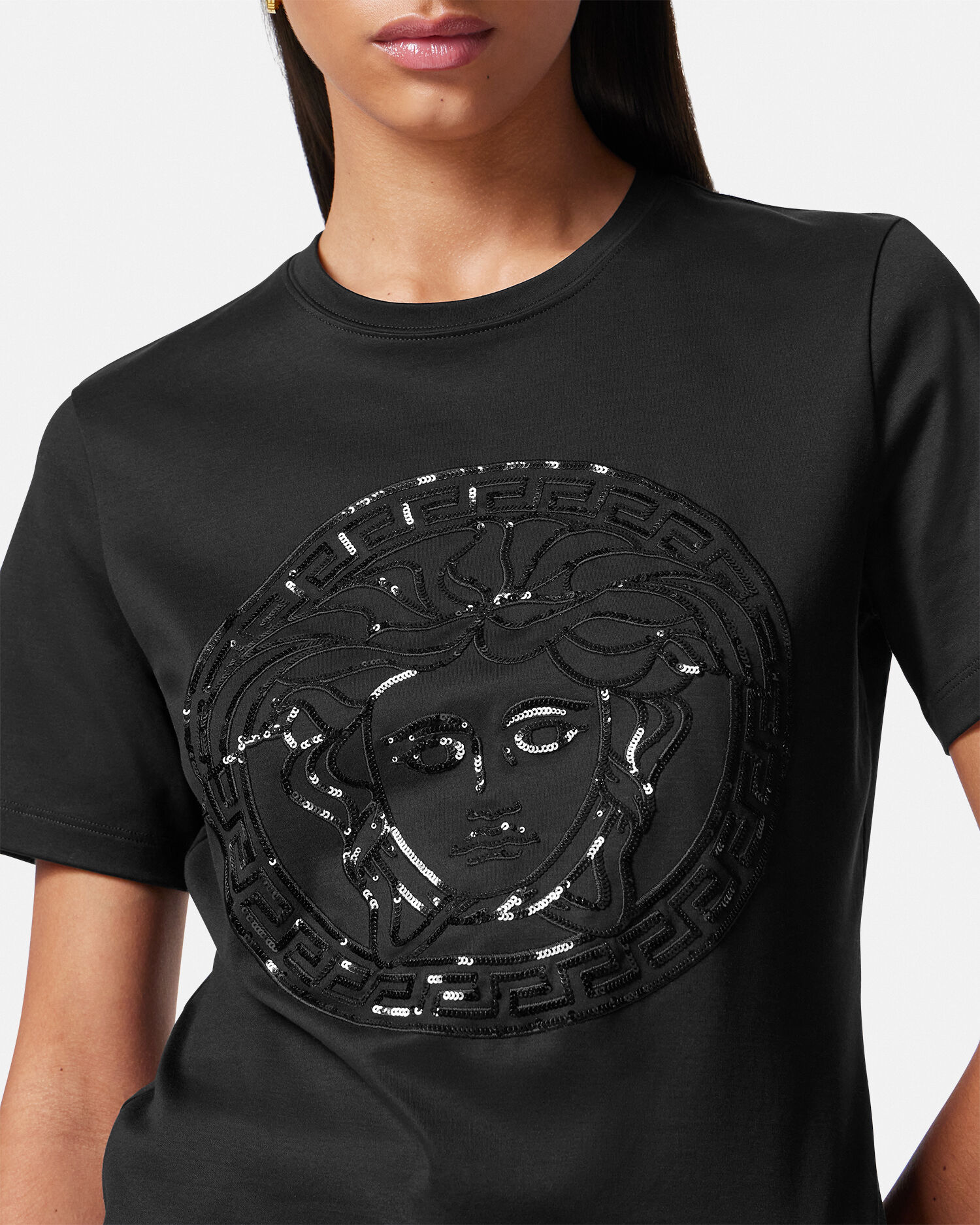 メドゥーサ 刺繍 Tシャツ ブラック | VERSACE JP