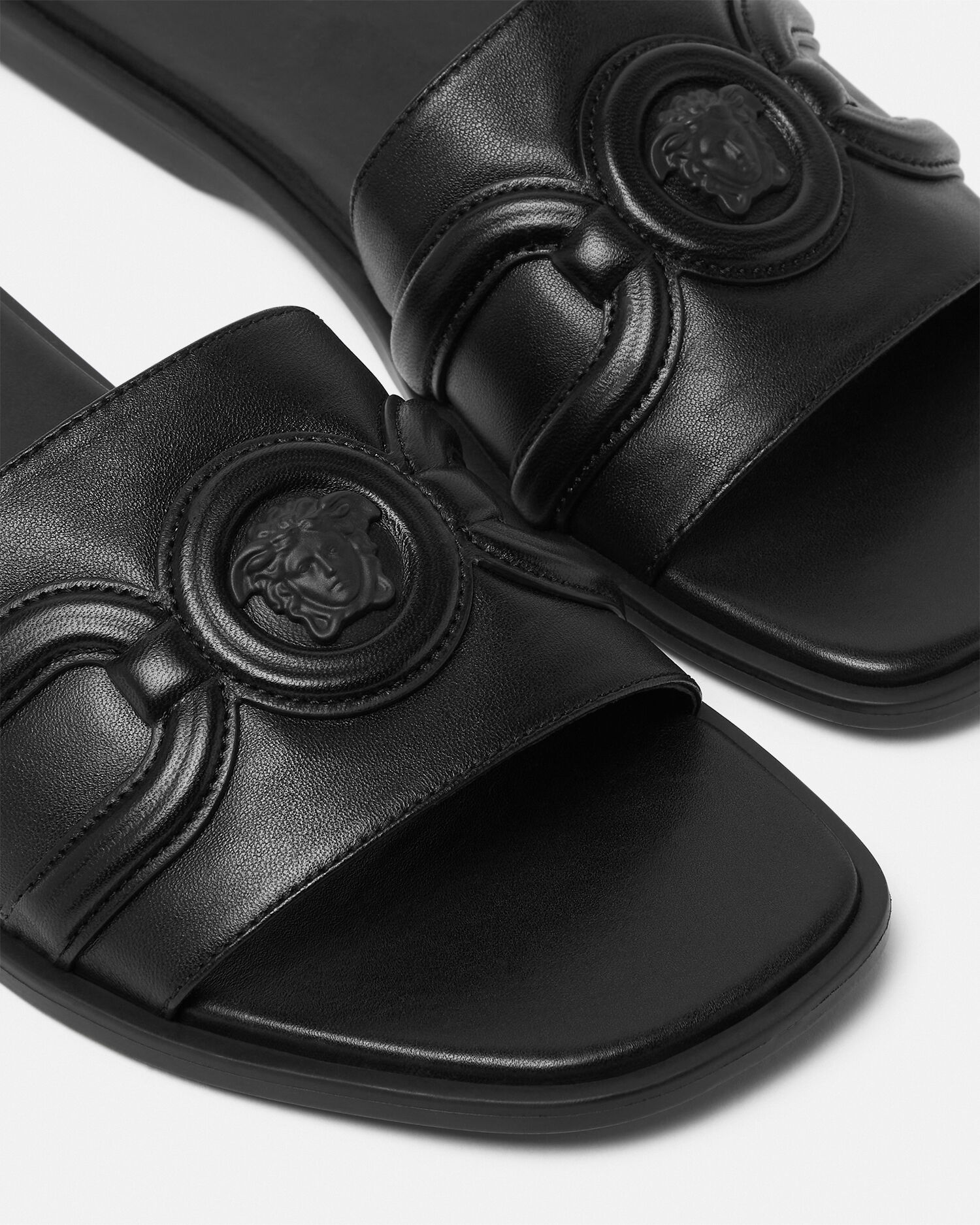 メドゥーサ '95 フラット サンダル | VERSACE JP