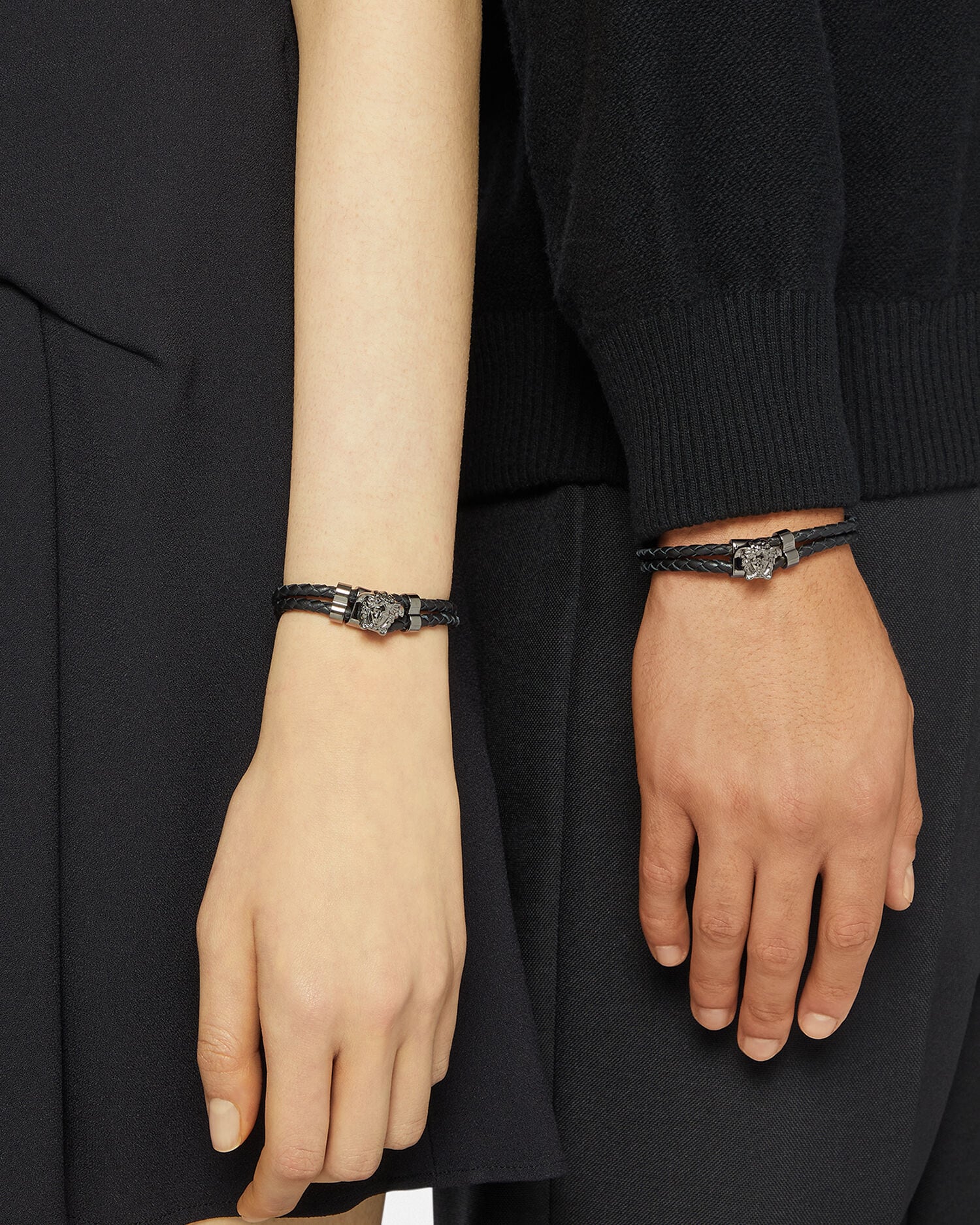 mj　　VERSACE レザー ブレスレット メドゥーサ　箱付き ラ メドゥーサ レザー ブレスレット ブラック | VERSACE JP