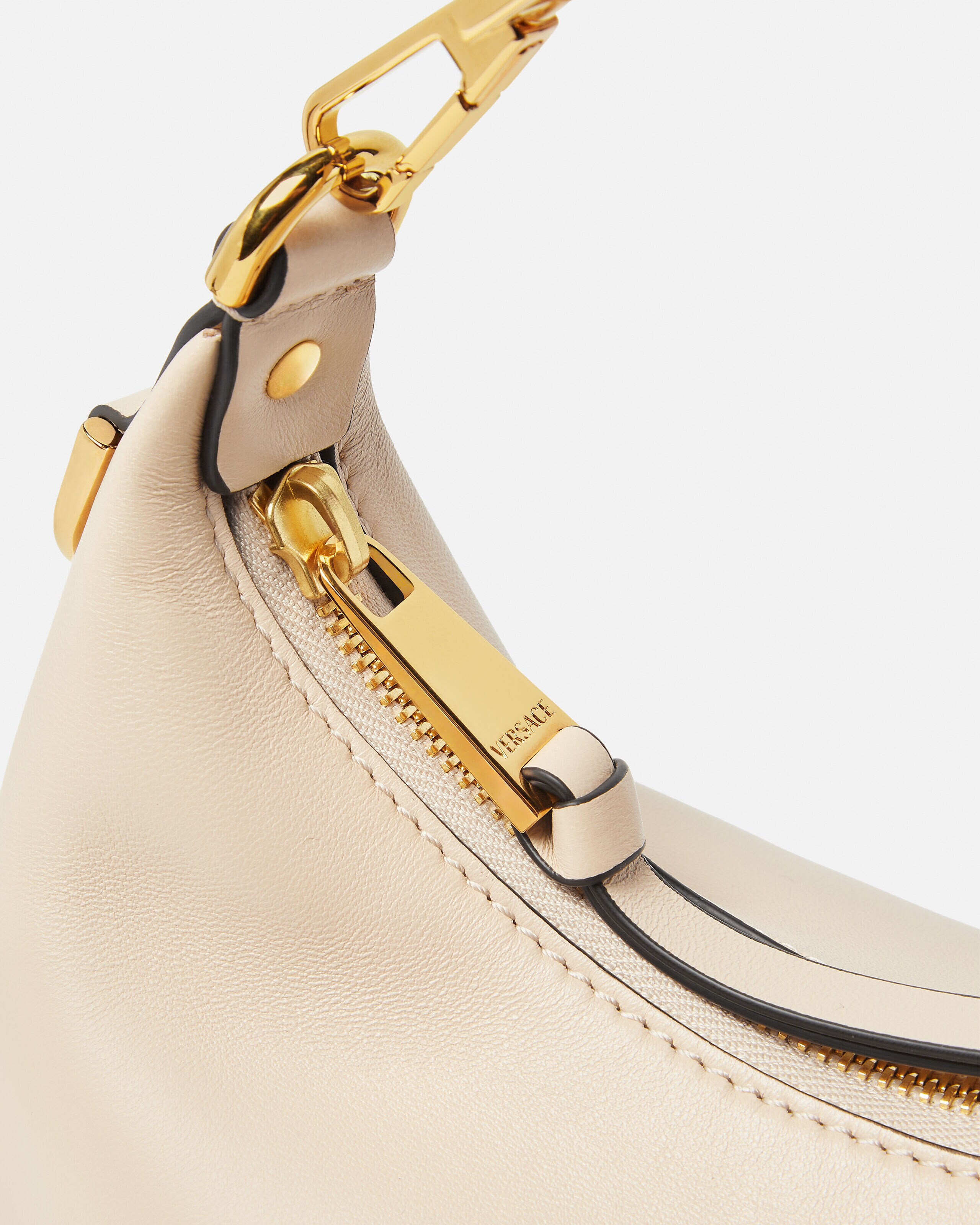 ヴェルサーチェ タグ ナッパ ホーボーバッグ ベージュ | VERSACE JP