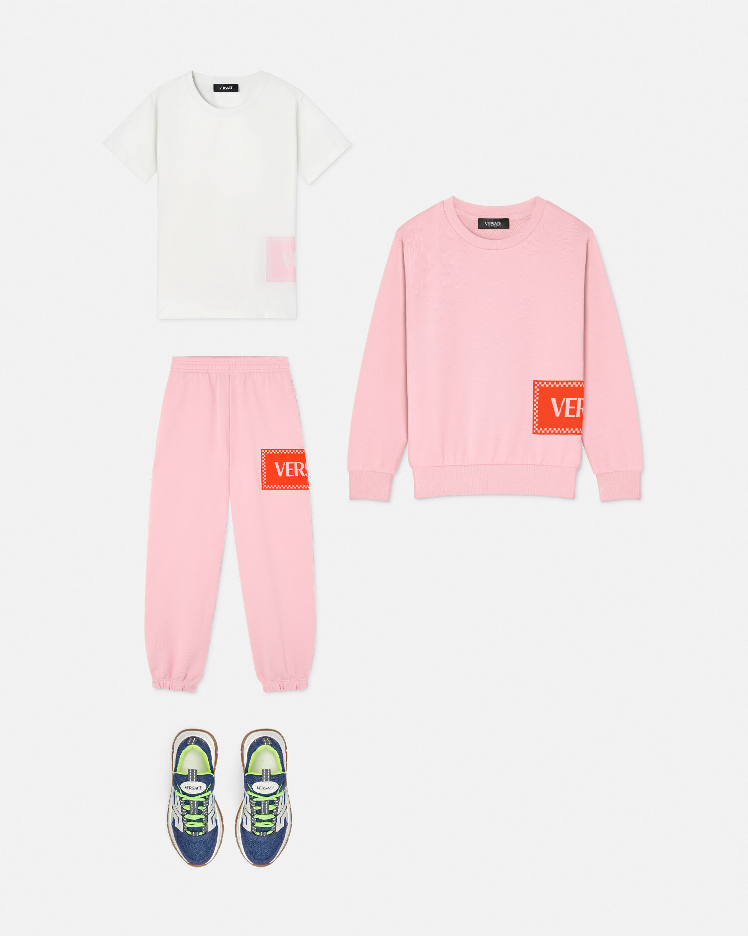 VERSACE 90s ヴィンテージ ロゴ バロッコ Tシャツ ピンク VERSACE 90s ヴィンテージ ロゴ バロッコ Tシャツ ピンク