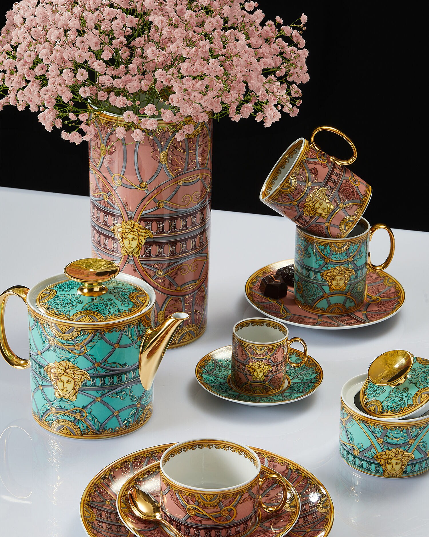 スカラ デル パラッツォ ローザ 花瓶 24 cm ピンク | VERSACE JP