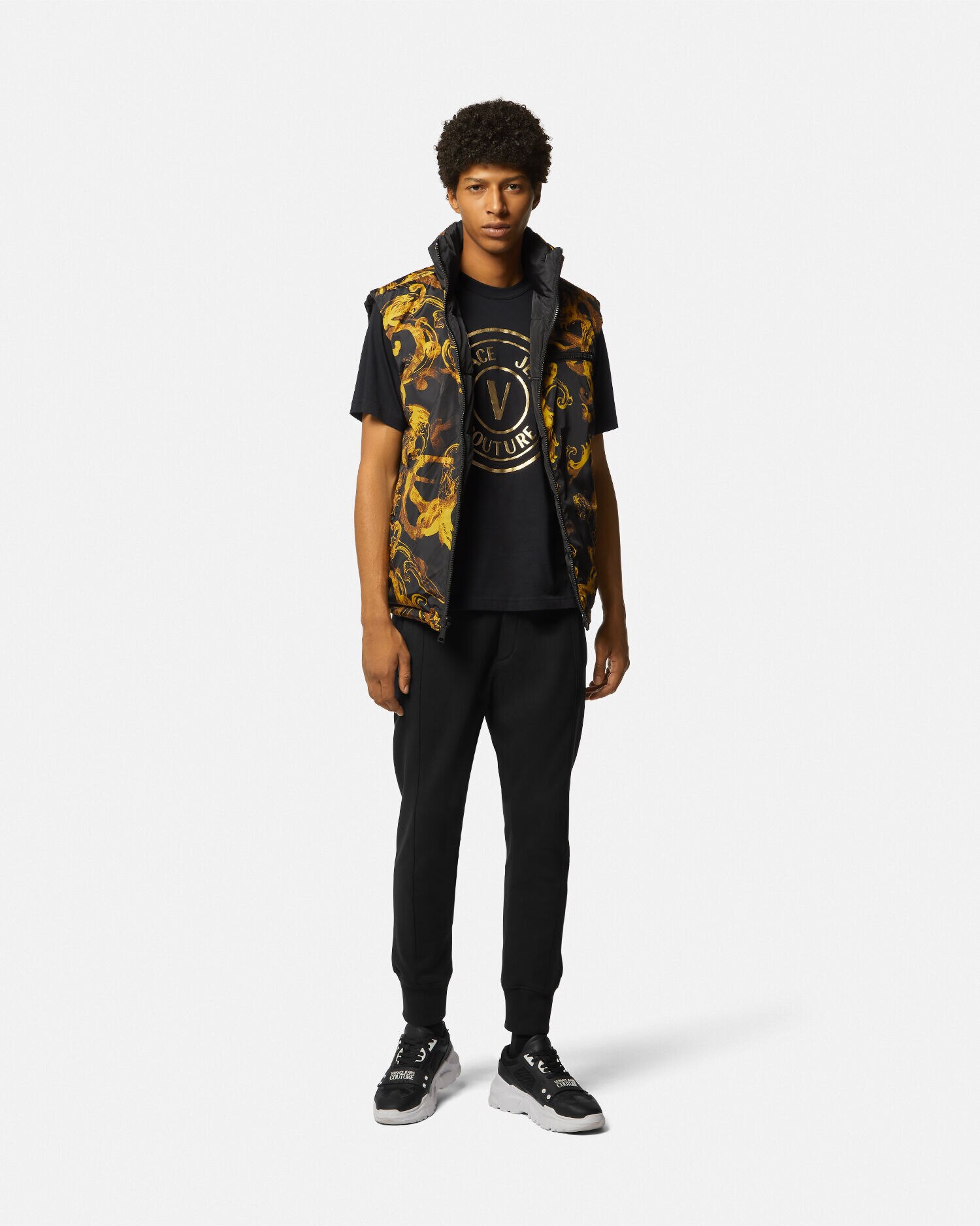 レターV エンブレム メタリック ロゴ Tシャツ | VERSACE JP