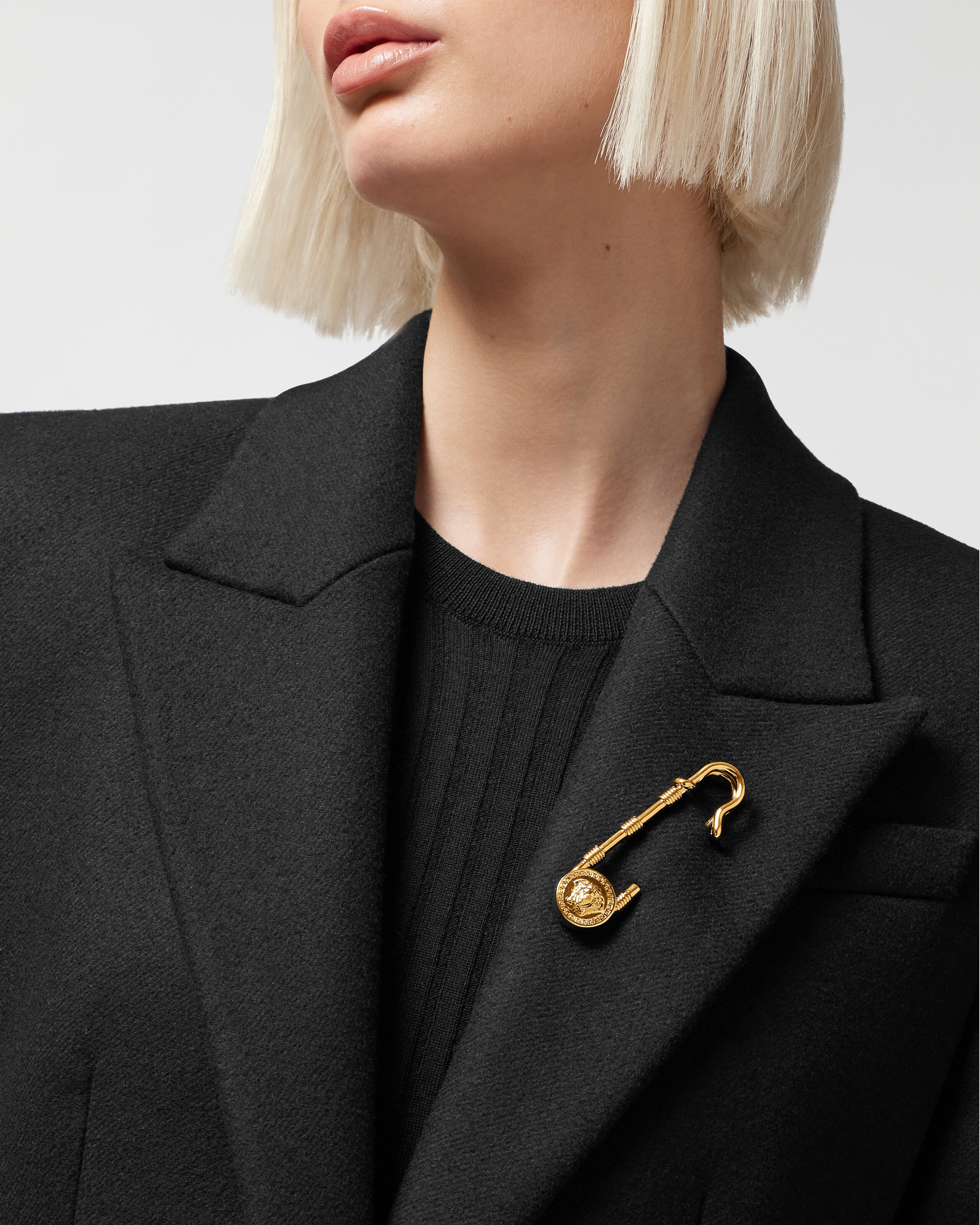 セーフティー ピン ブローチ ゴールド | VERSACE JP