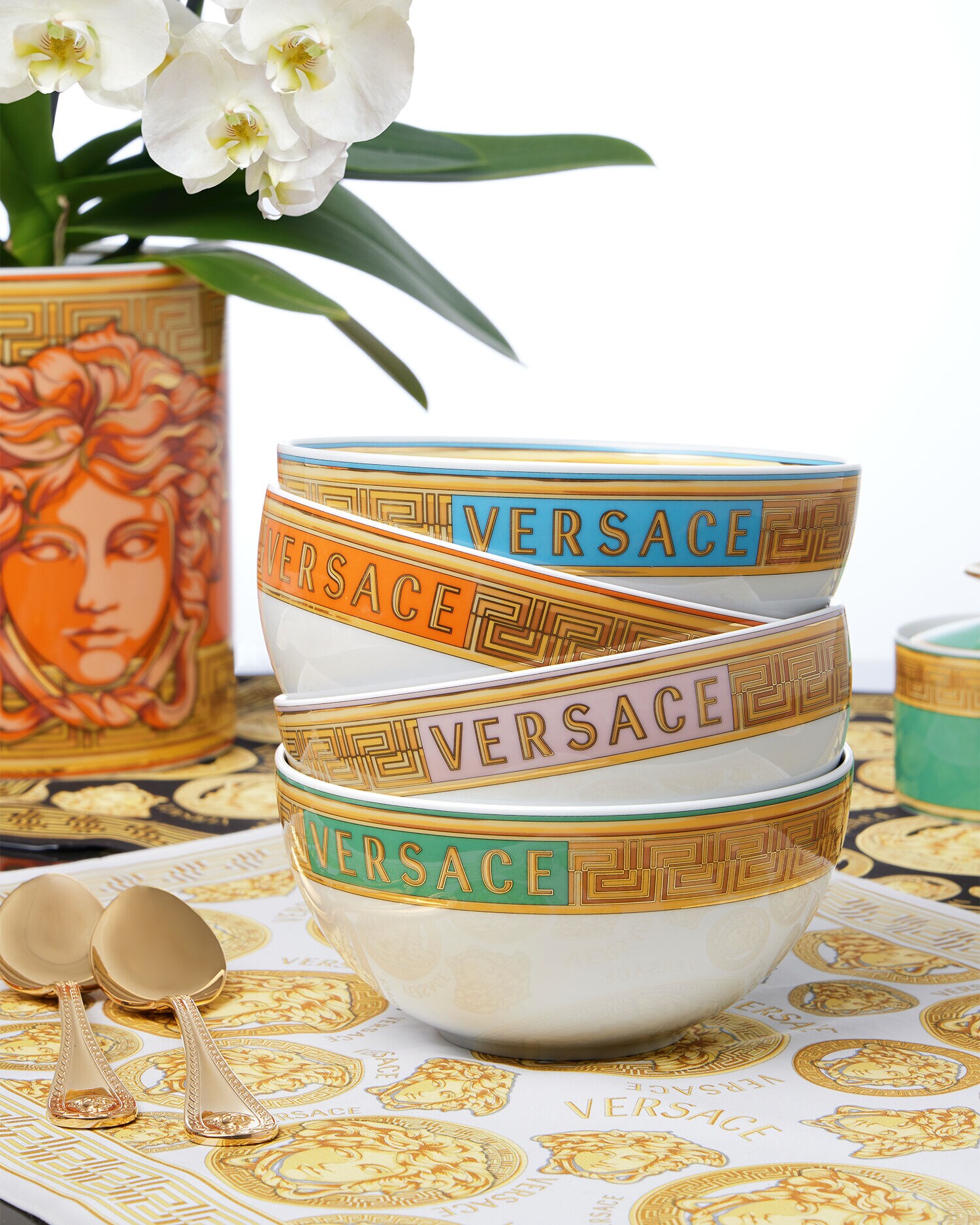 ヴェルサーチェ ローゼンタール メデューサ(メドゥーサ) ボウル？ Versace Rosenthal Meets Medusa Red Dinnerware | Bloomingdale's