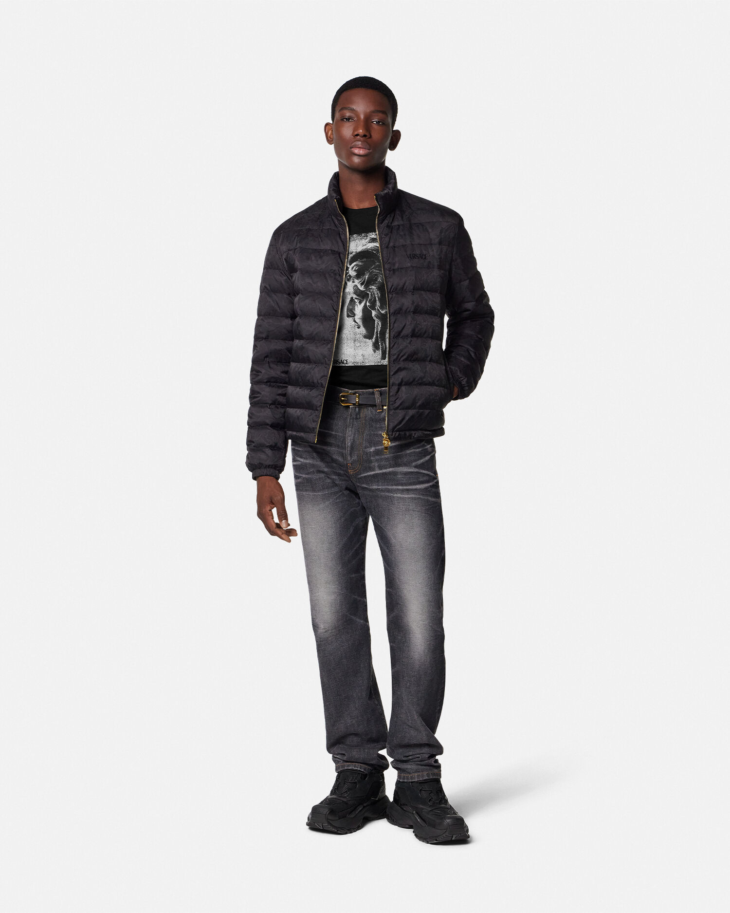関税込み【VERSACE】メドゥーサ オン チェーン ロゴ Tシャツ M VERSACE(ヴェルサーチェ) Tシャツ・カットソー(メンズ) - 海外
