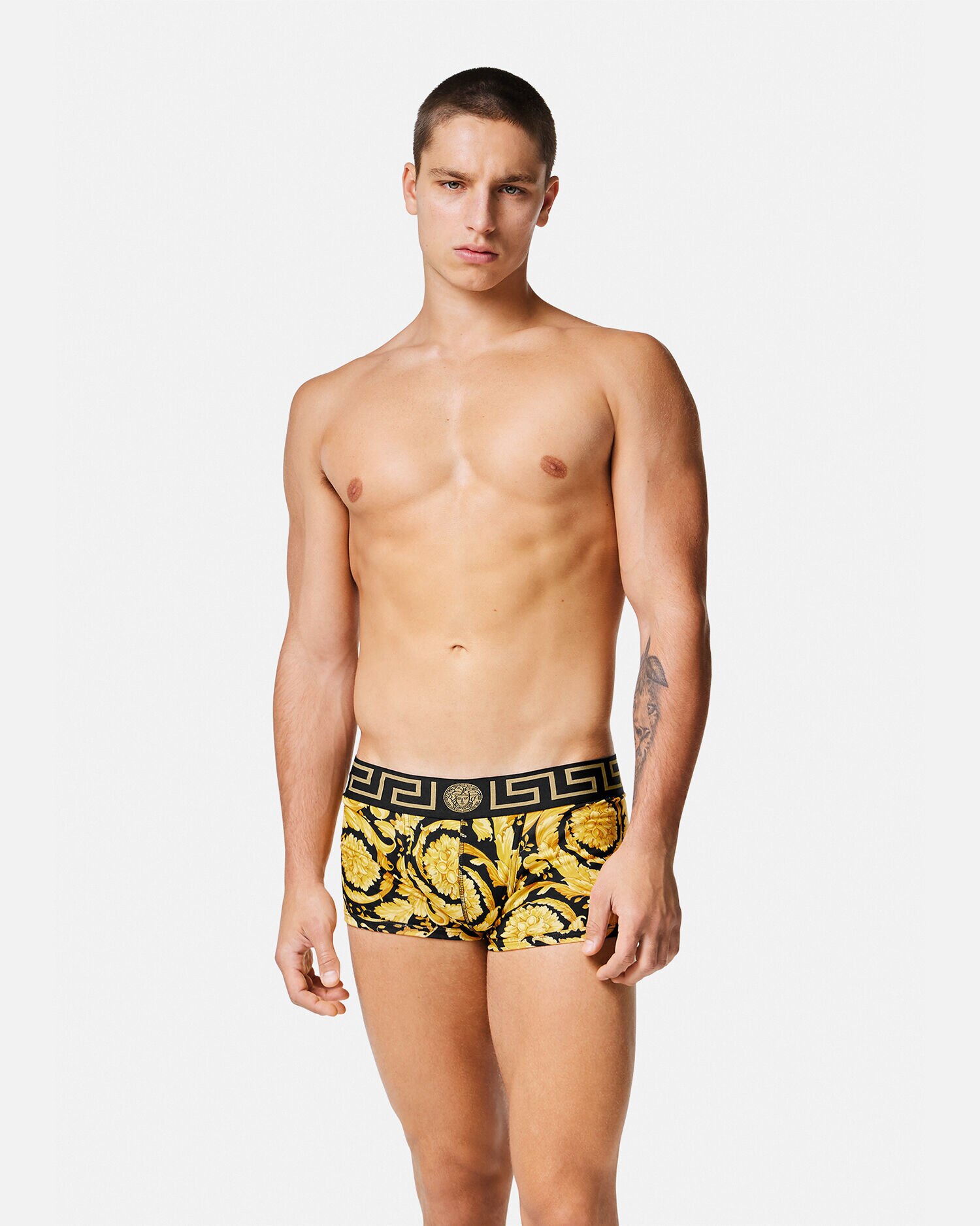 若者の大愛商品 匿名配送☆VERSACE(ヴェルサーチ) Barocco 口説い トランクス 水着 水着・ラッシュガード