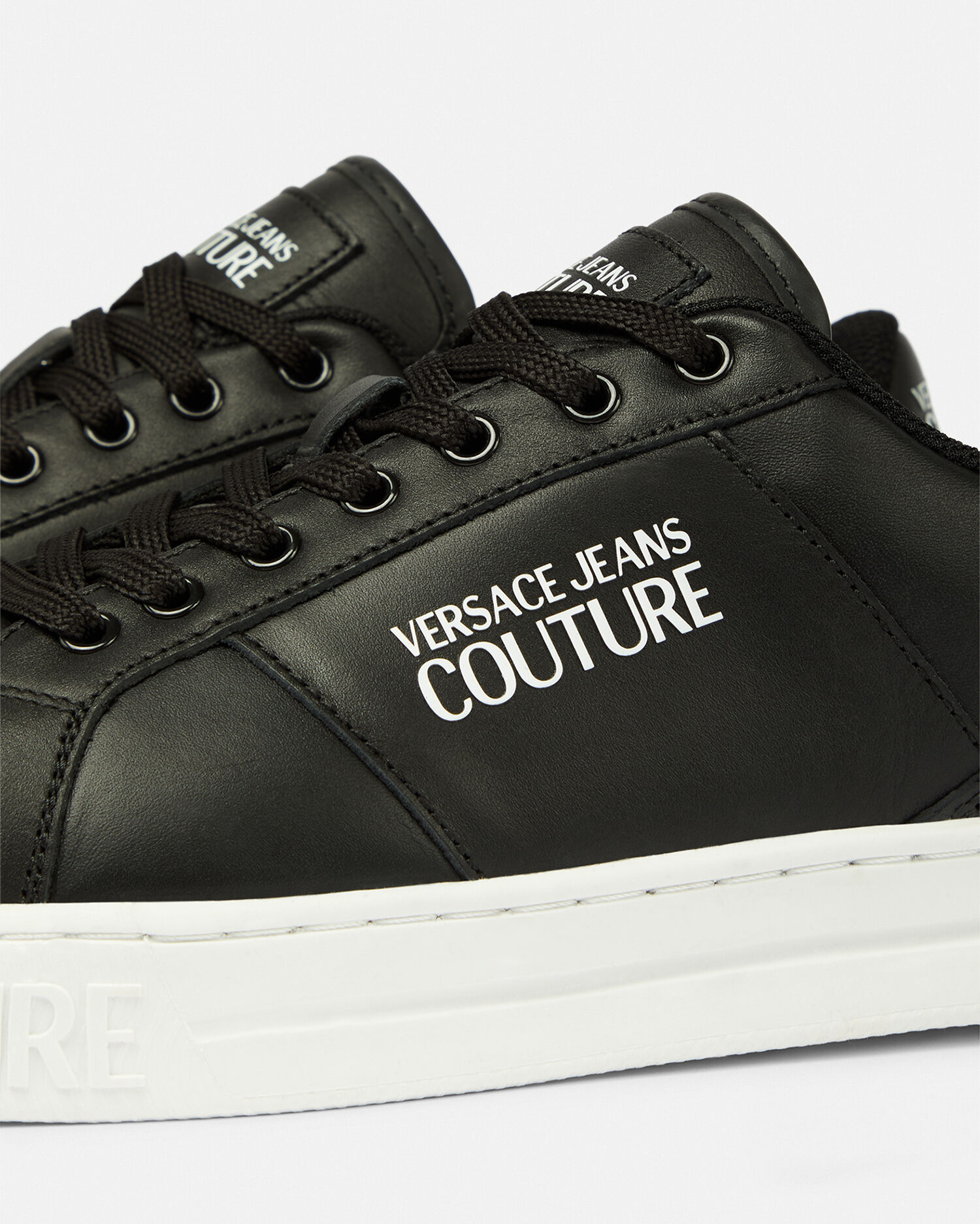 VERSACE ステゴロパンチャーズ コート 88 スニーカー ブラック,プリント | VERSACE JP