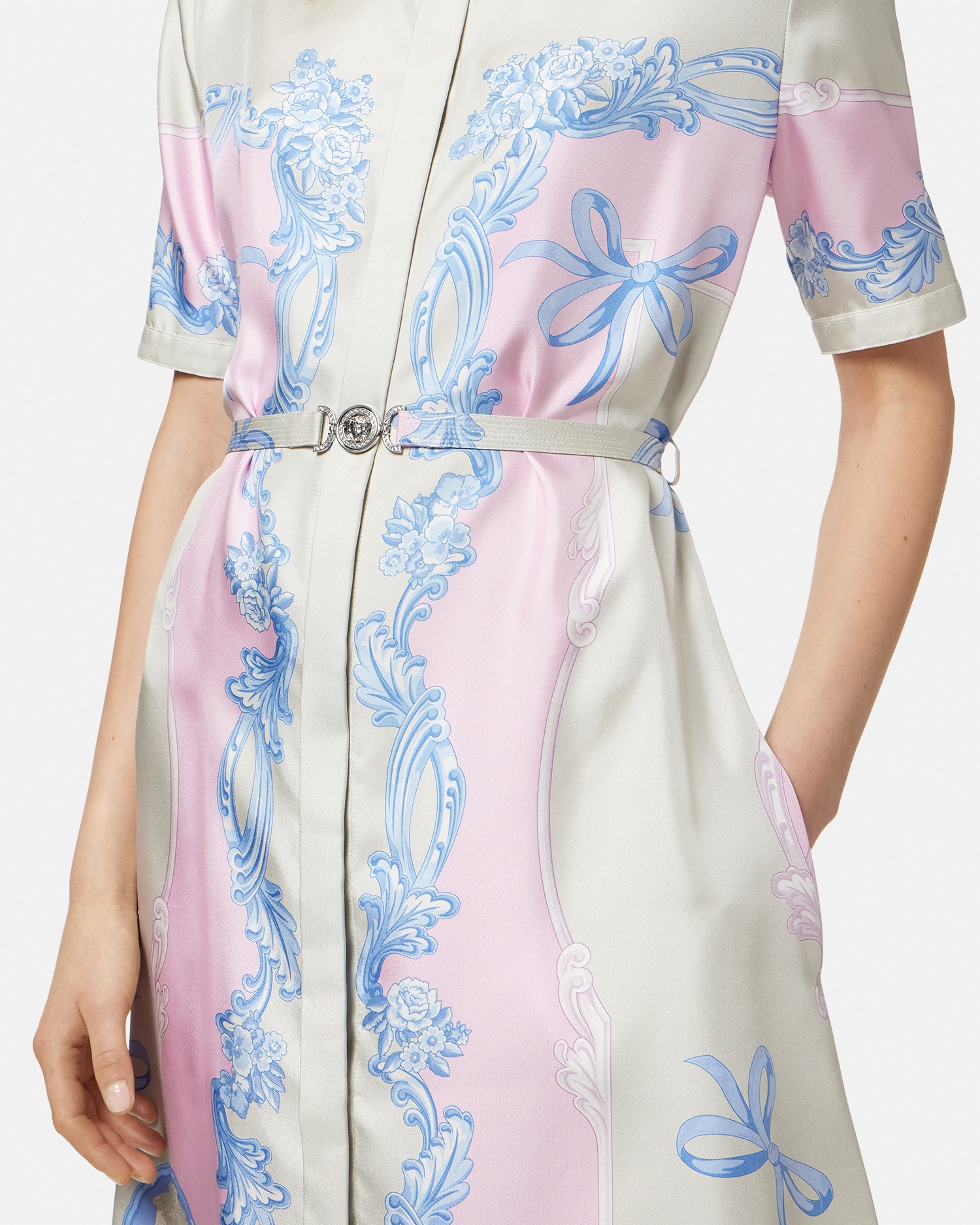 セール【VERSACE】カメオシルクミニシャツドレス★送料関税込 カメオシルクミニシャツドレス プリント | VERSACE JP