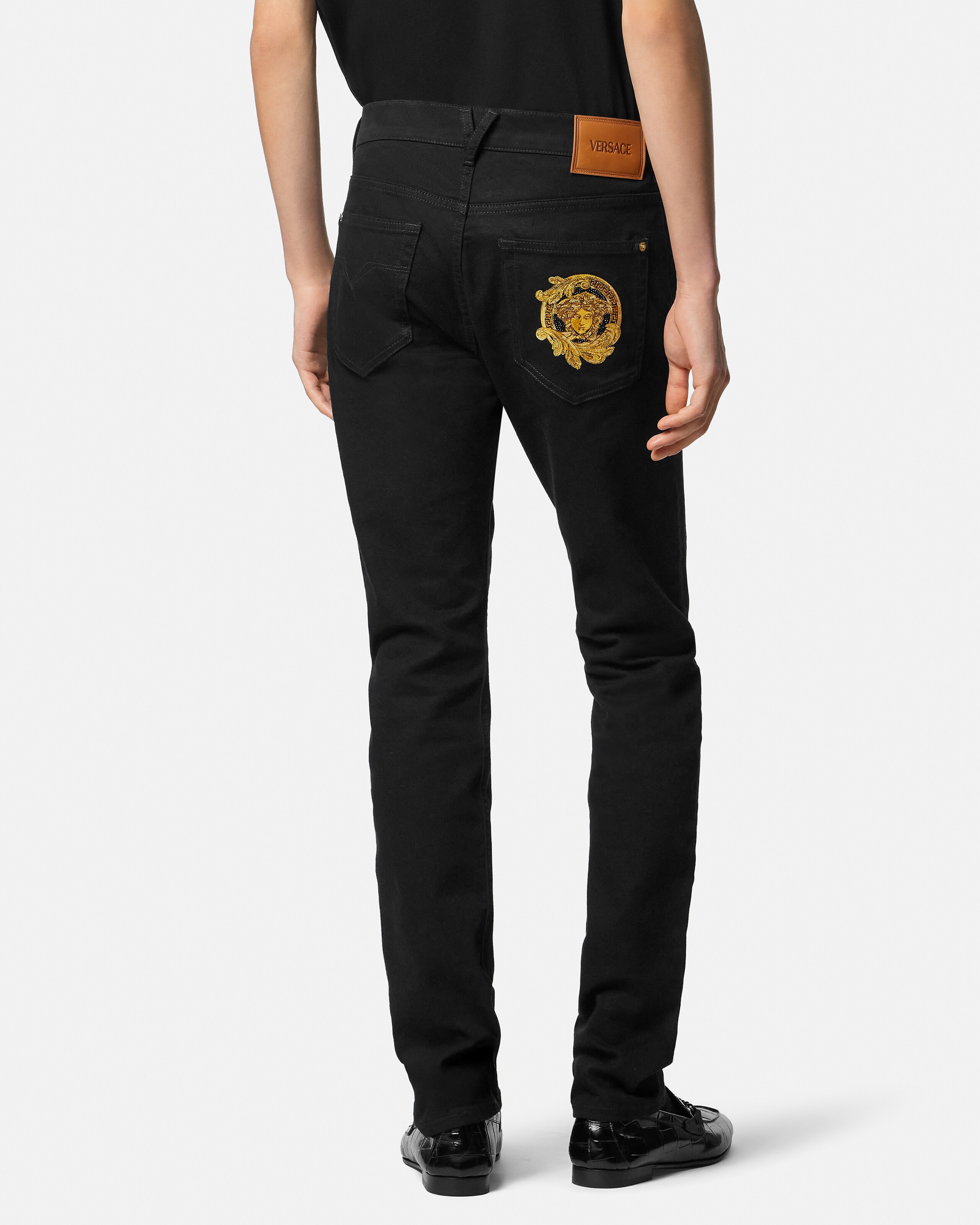 刺繍入り スリム ジーンズ ブラック | VERSACE JP 刺繍入り スリム ジーンズ ブラック | VERSACE JP