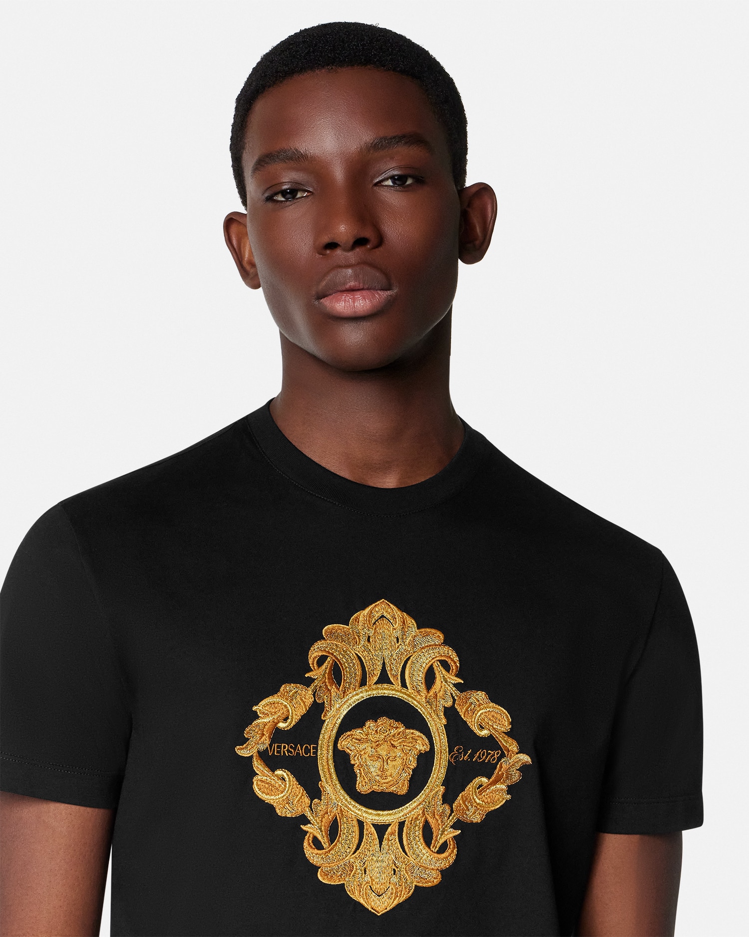 Tシャツ | ヴェルサーチェ 日本