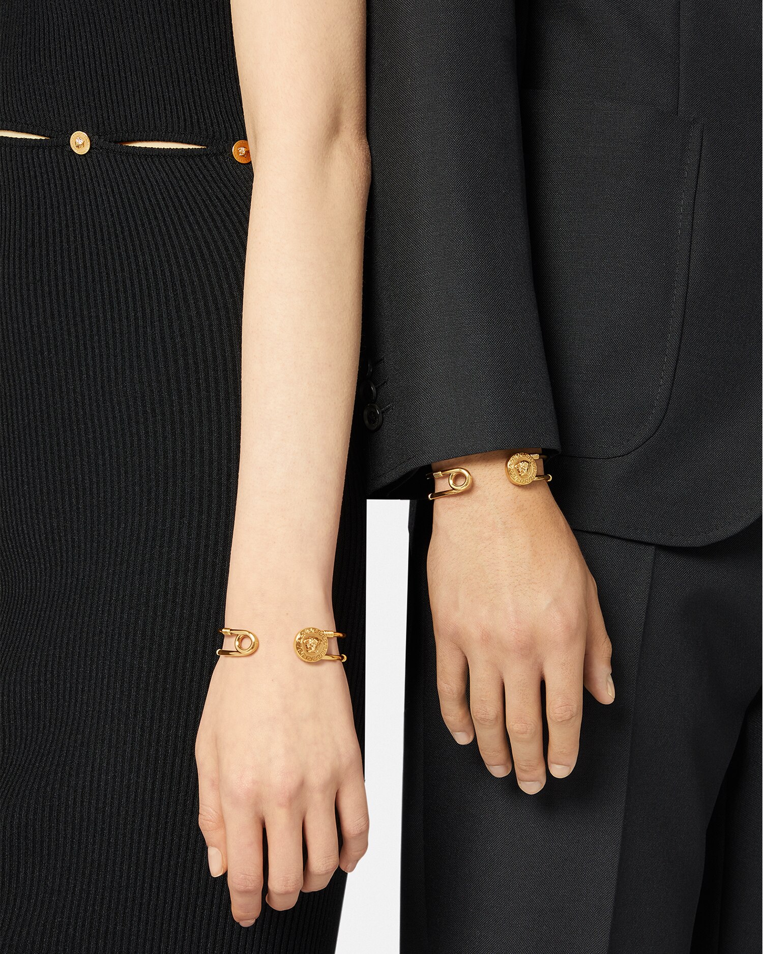 【すぐにお届け！】VERSACE セーフティー ピン イヤリング Safety Pin Earrings Gold | VERSACE US