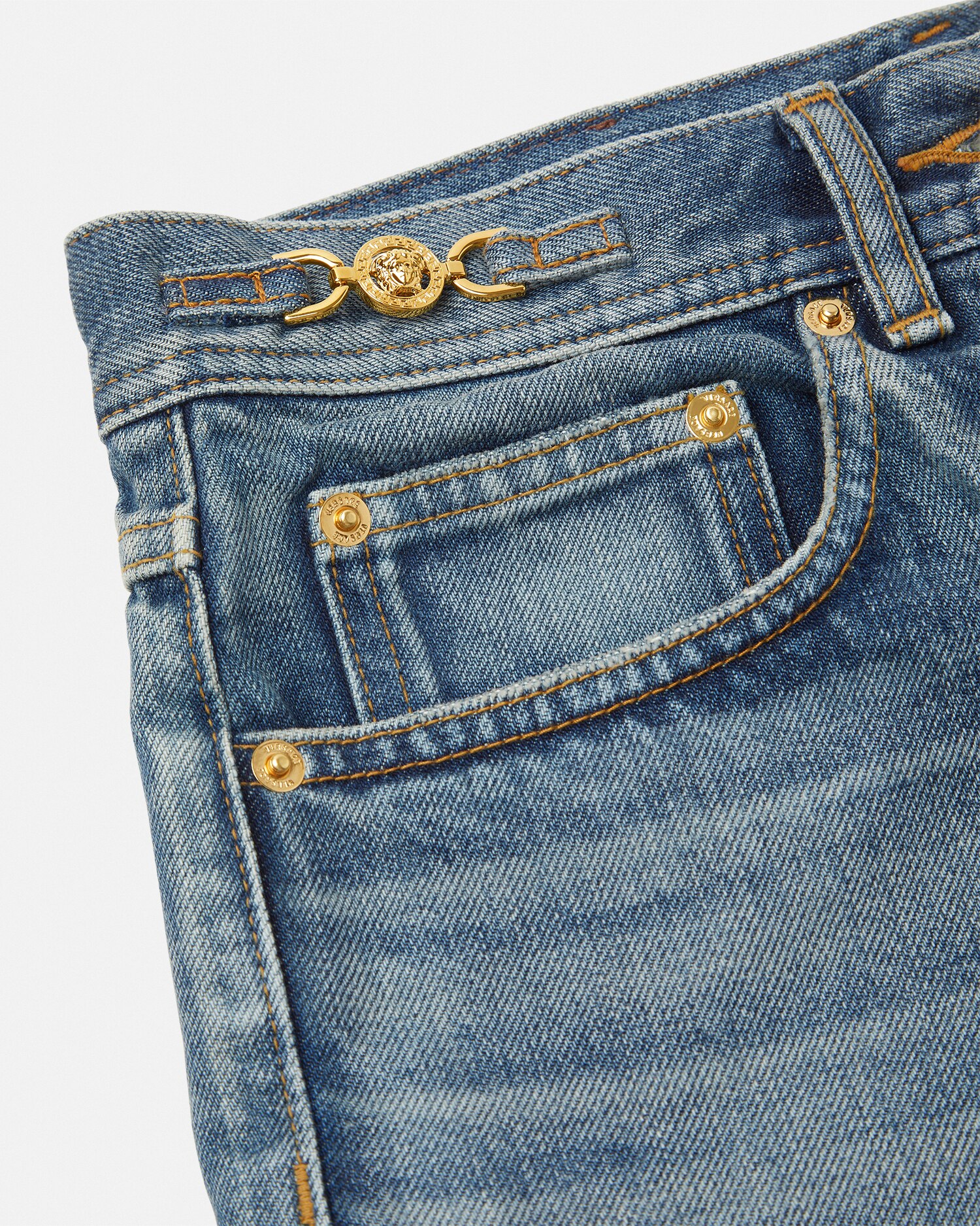 VERSACE ミッドライズデニムショートパンツ 日本製 ミッドライズ デニム ショートパンツ | VERSACE JP