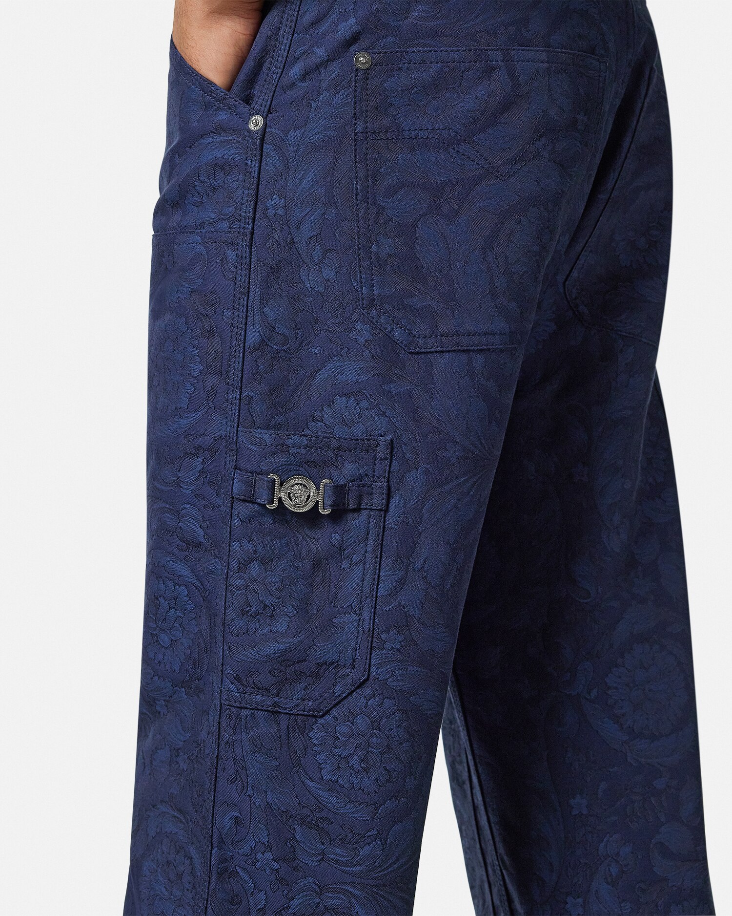 関税込 ヴェルサーチェ カーペンターパンツ バロッコ ジャカード カーペンター パンツ バロッコ ジャカード | VERSACE JP