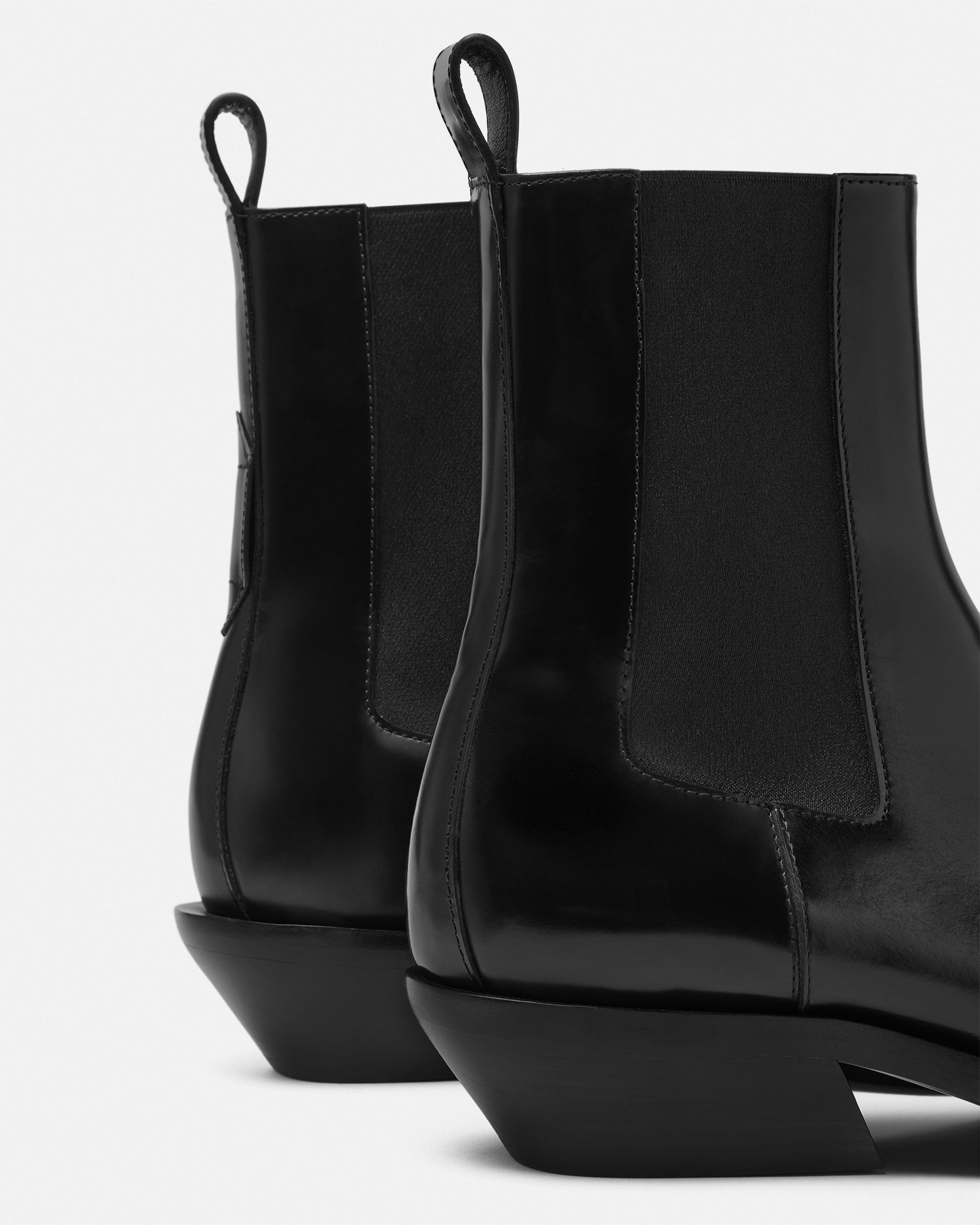 ジャンニヴェルサーチ 牛革ショートブーツ 2025年最新】VERSACE ショートブーツ ヴェルサーチの人気