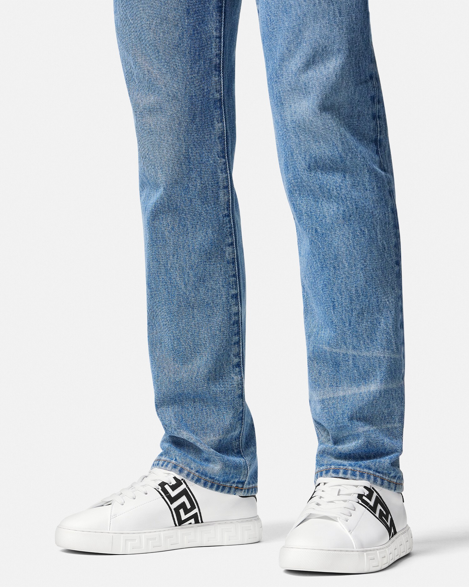 VERSACE グレカ 刺繍 スニーカー ホワイト×ブラック グレカ 刺繍 スニーカー ブラック,ホワイト | VERSACE JP