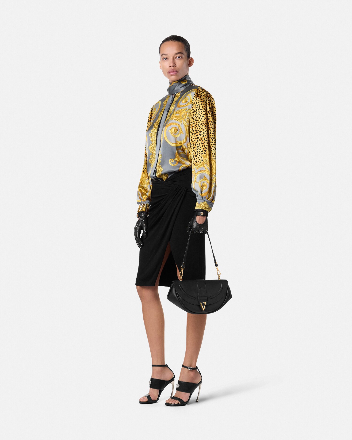 VERSACE ベルサーチ/ヴェルトゥス/レザー2WAYショルダーバッグ/ブラック/1005964 1A04093 /045*******/Aランク/18【中古】 ヴィルトゥス レザー ショルダーバッグ ブラック,ゴールド | VERSACE JP