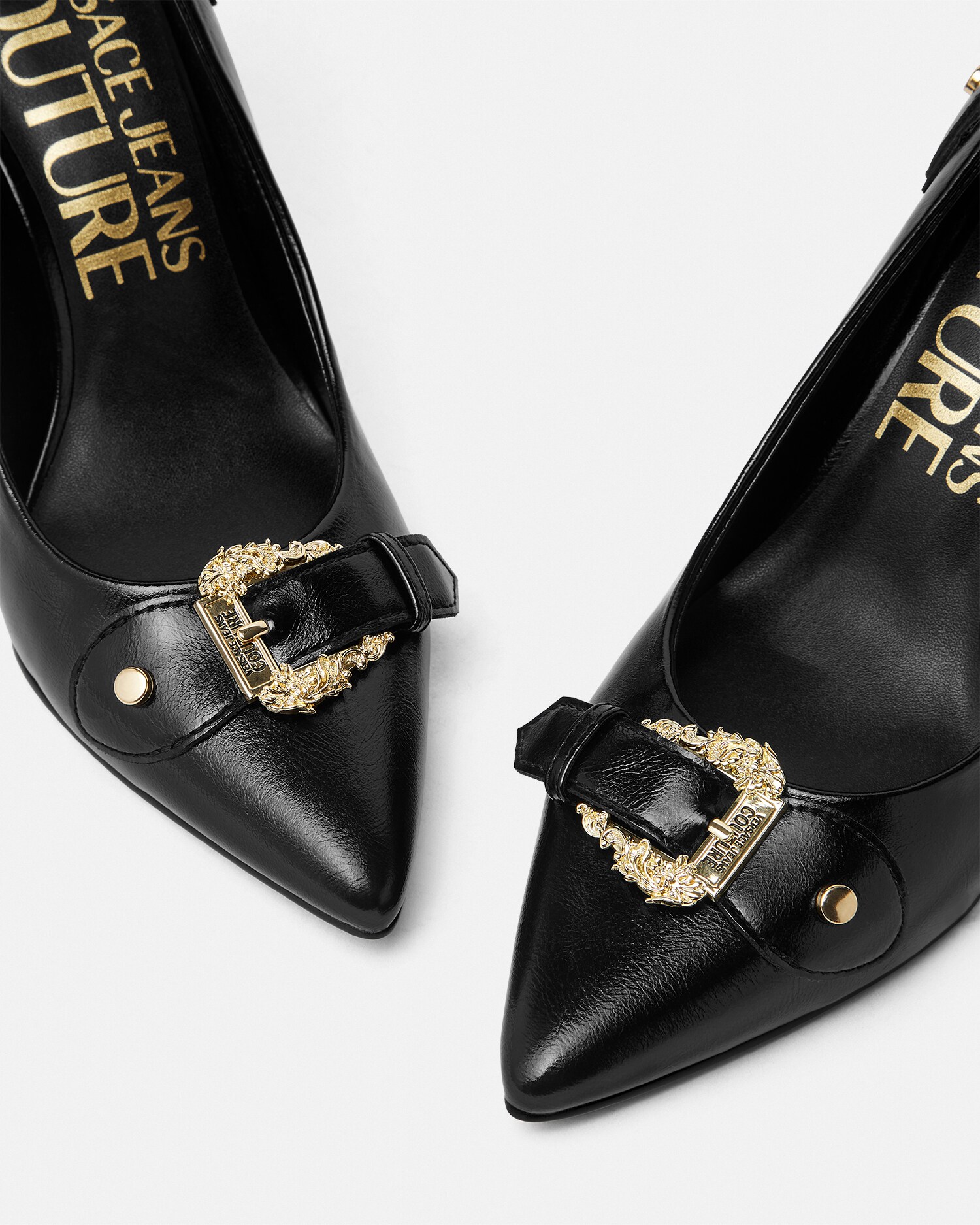 スカーレット バロック バックル パンプス ブラック,プリント | VERSACE JP