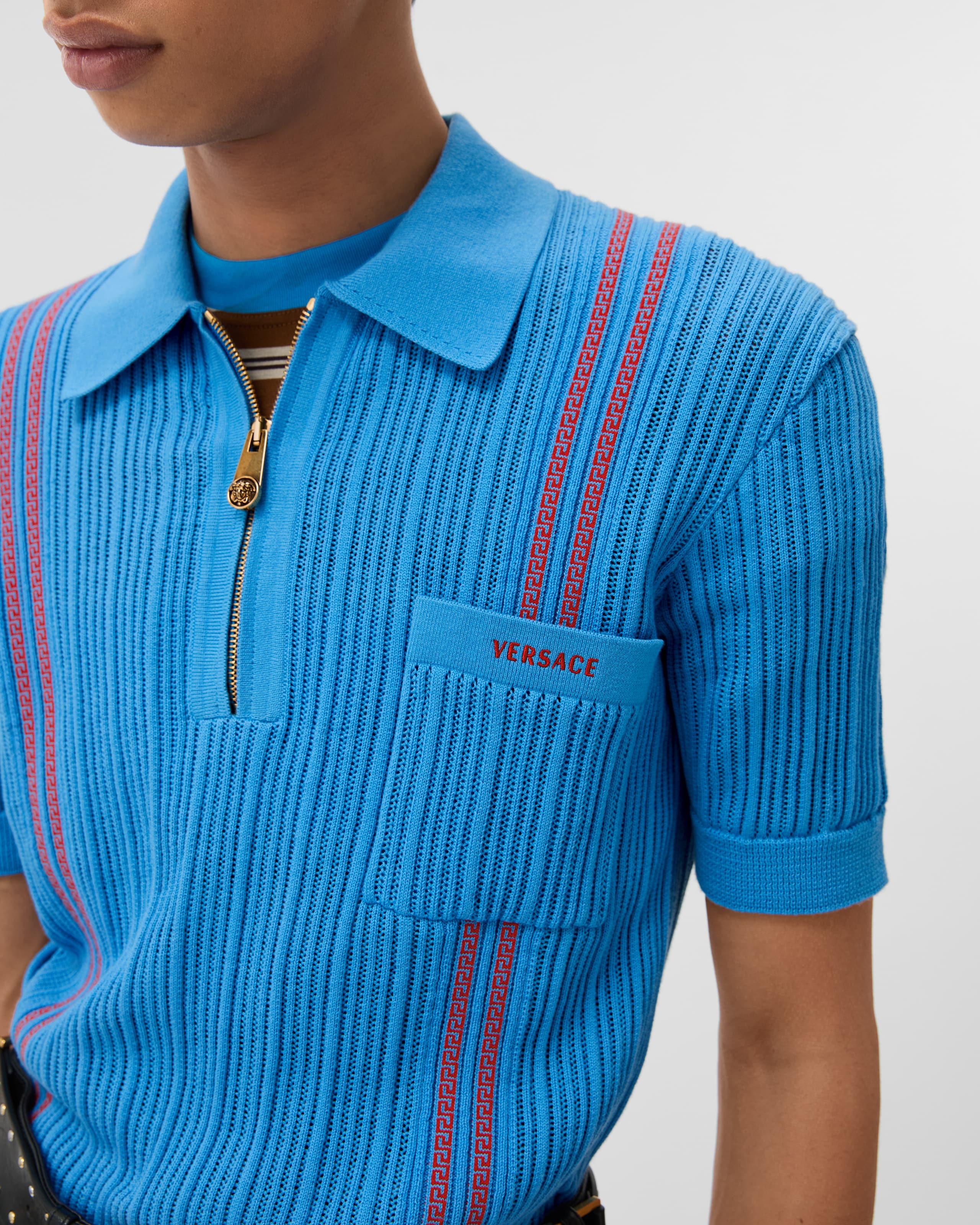 90s GIANNI VERSACE COUTURE カシミア ポロ 長袖 刺繍ロゴ コットン ニット ポロ シャツ ブルー | VERSACE JP