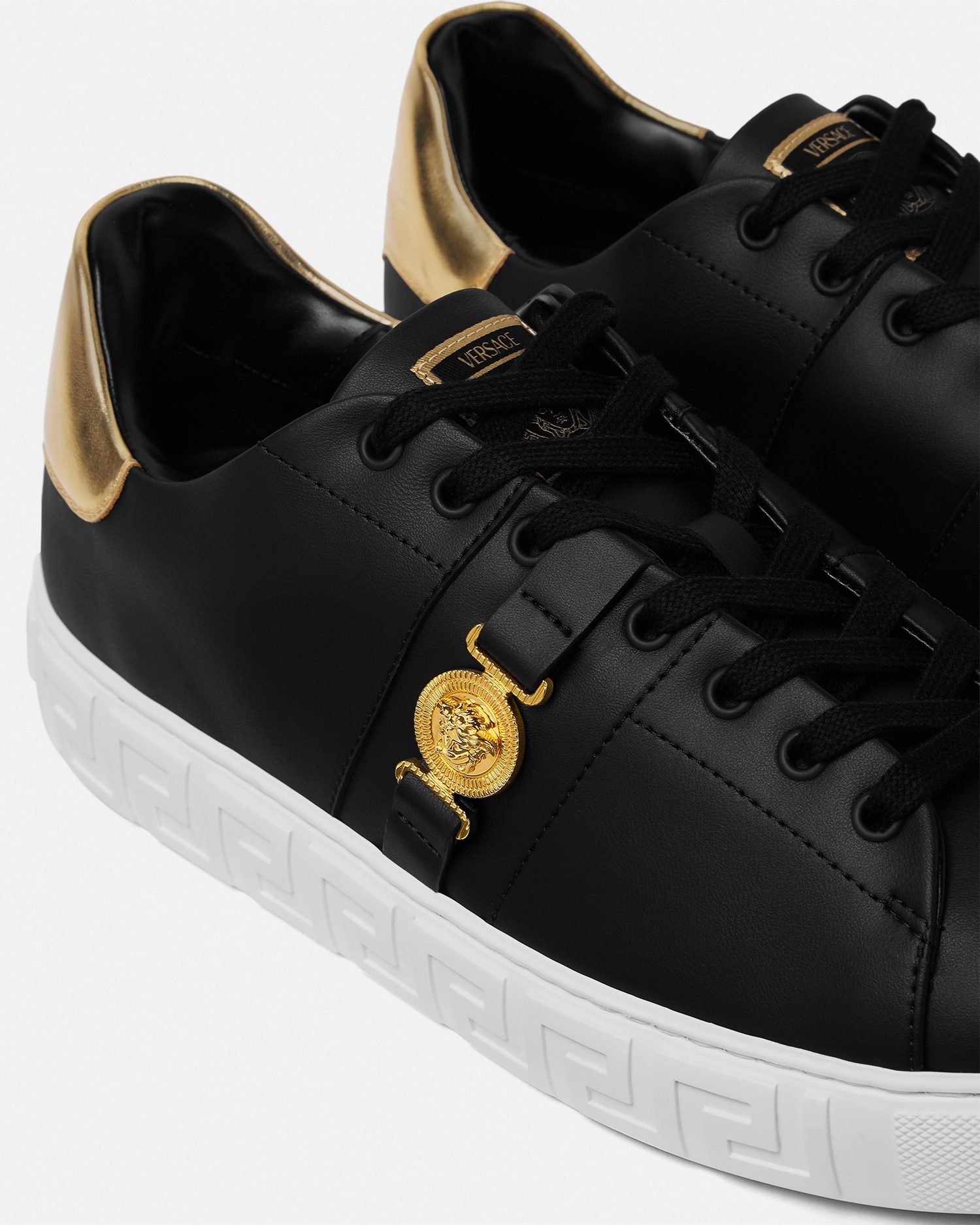 グレカ レザー スニーカー ブラック | VERSACE JP