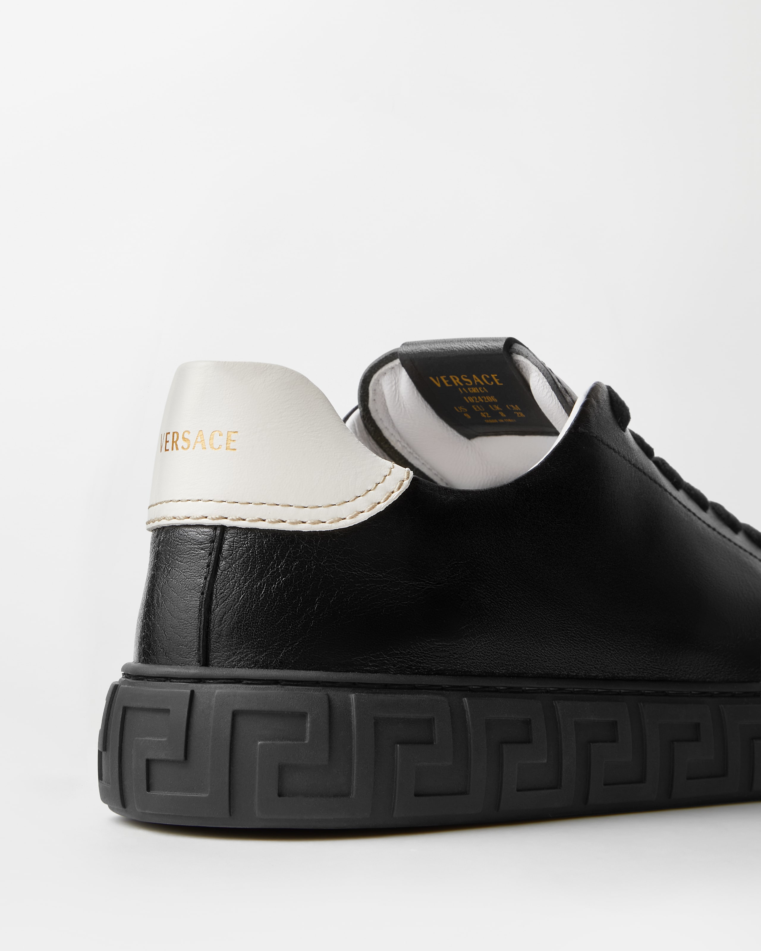 グレカ レザー スニーカー ブラック | VERSACE JP