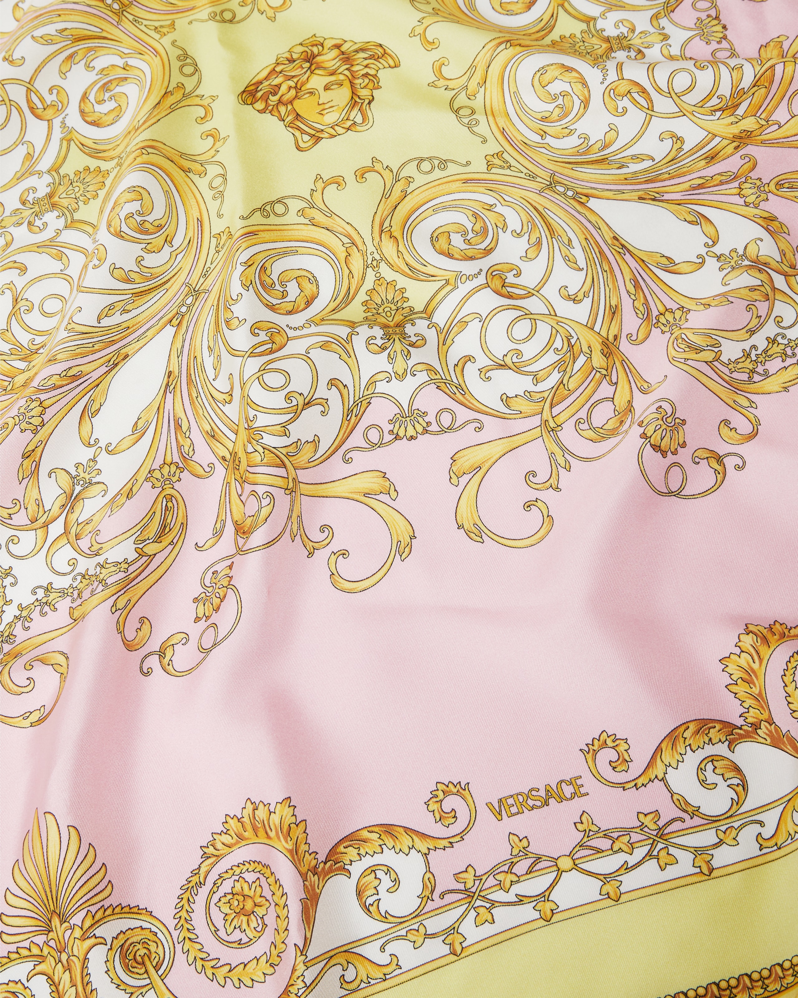 プリント シルク ツイル スカーフ 90 cm イエロー,ピンク | VERSACE JP