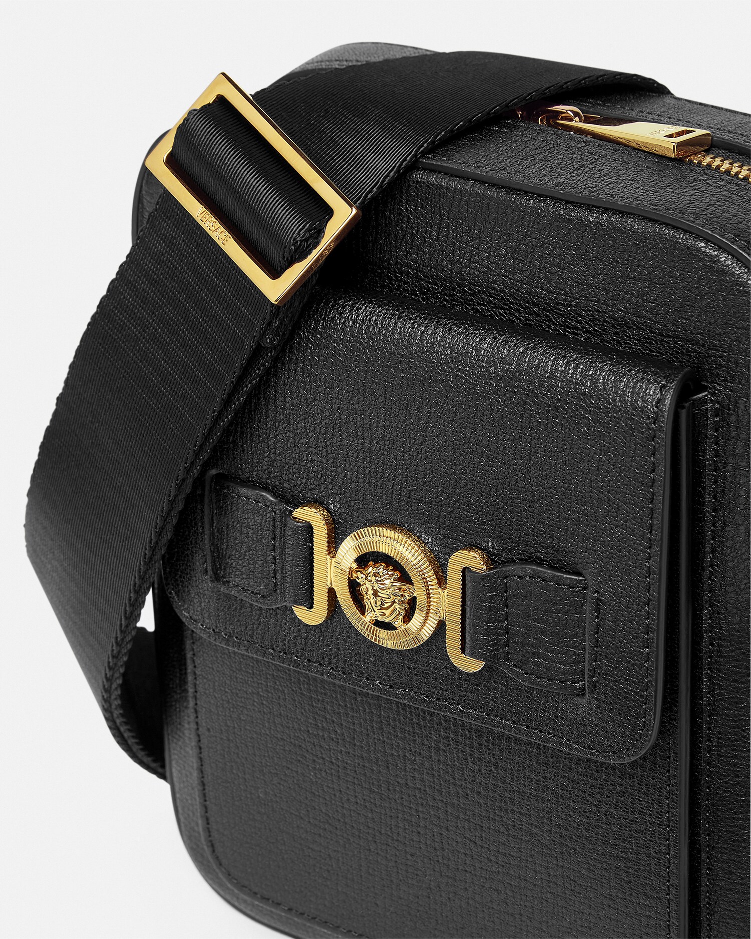 VERSACE ウエストバッグ メデューサ レザー a531 メンズ Medusa Biggieバッグ | ヴェルサーチェ 日本
