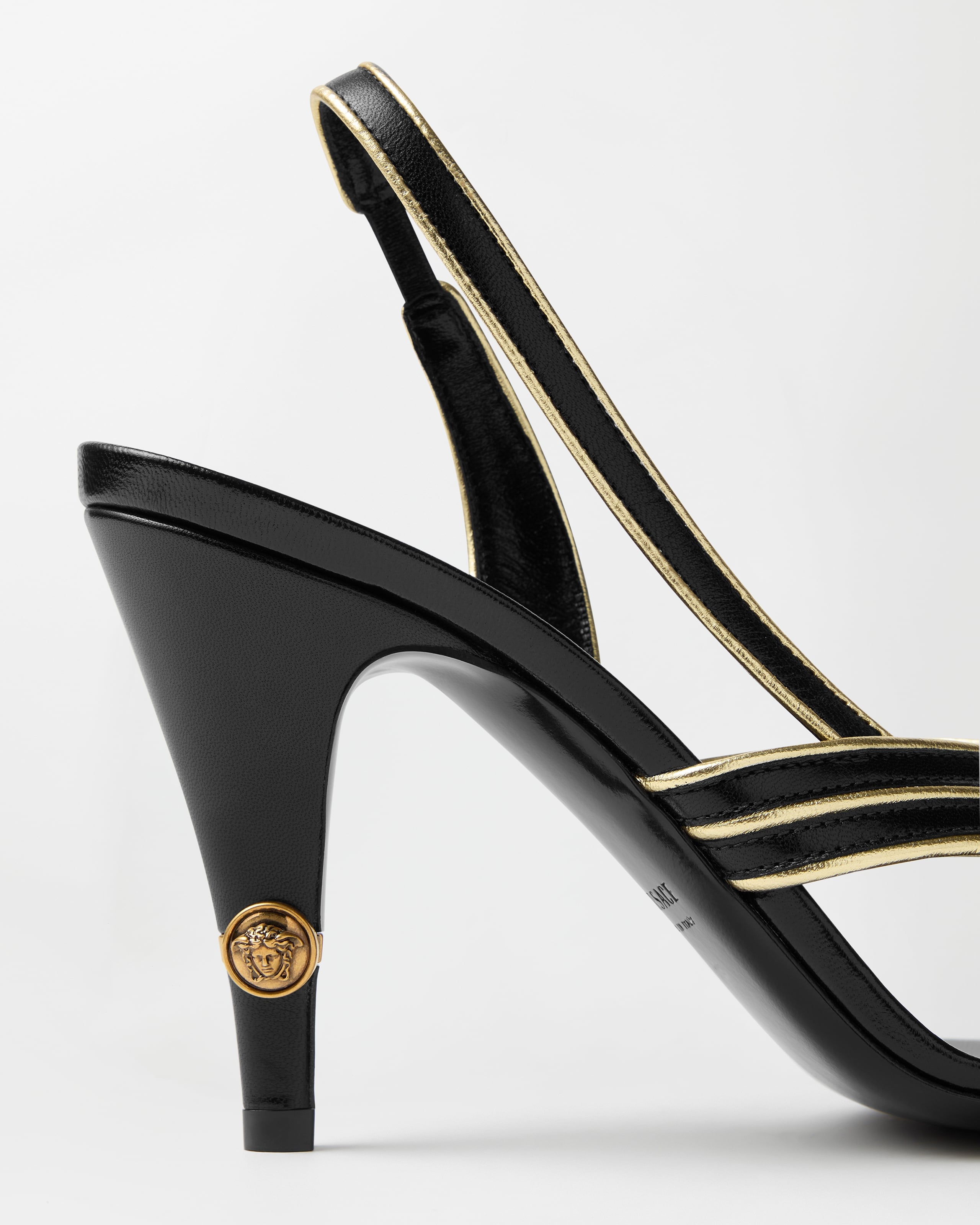 ジャンニ ナッパレザー サンダル 90 mm ブラック | VERSACE JP VERSACE