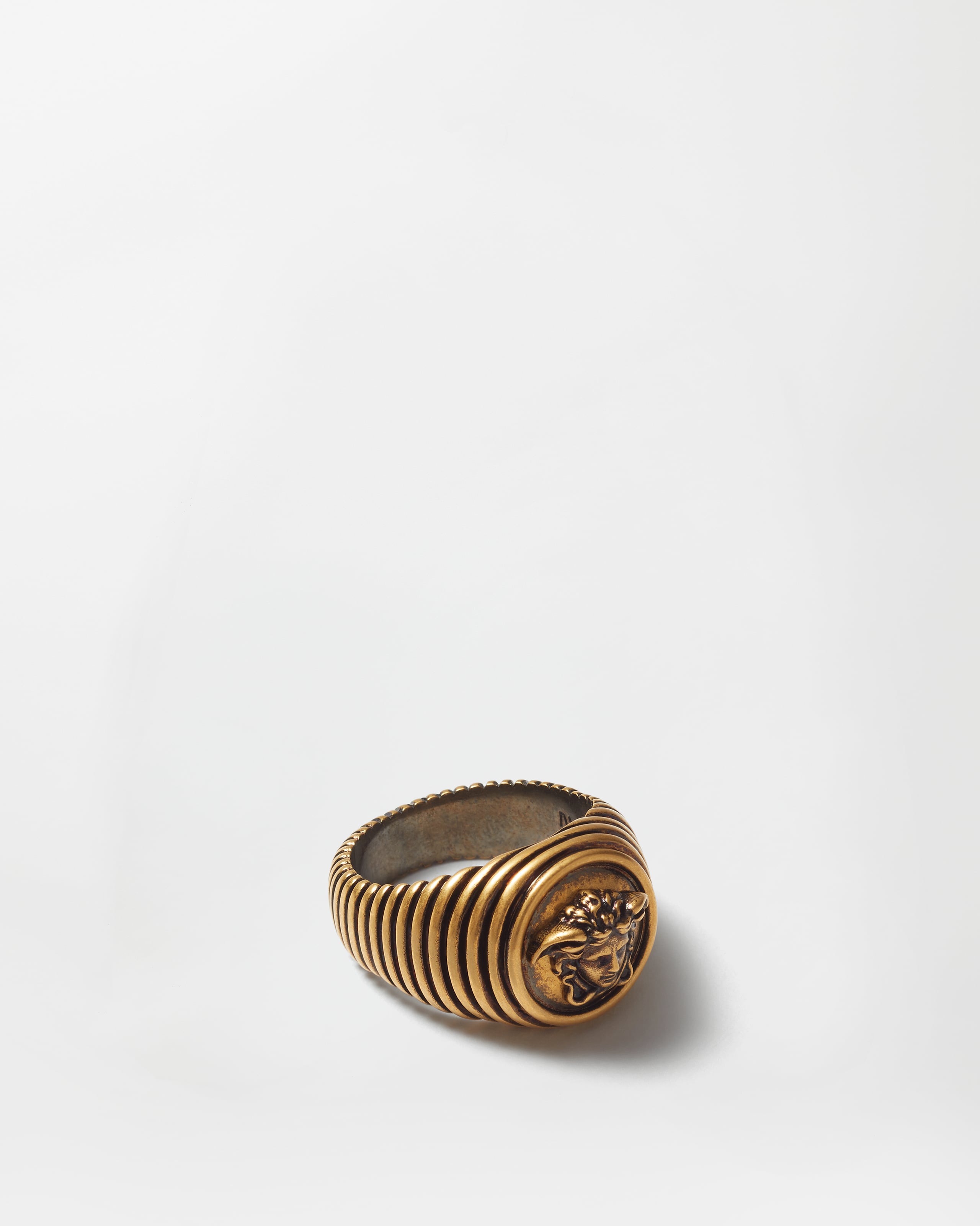 デザイナー リング | ヴェルサーチェ 日本