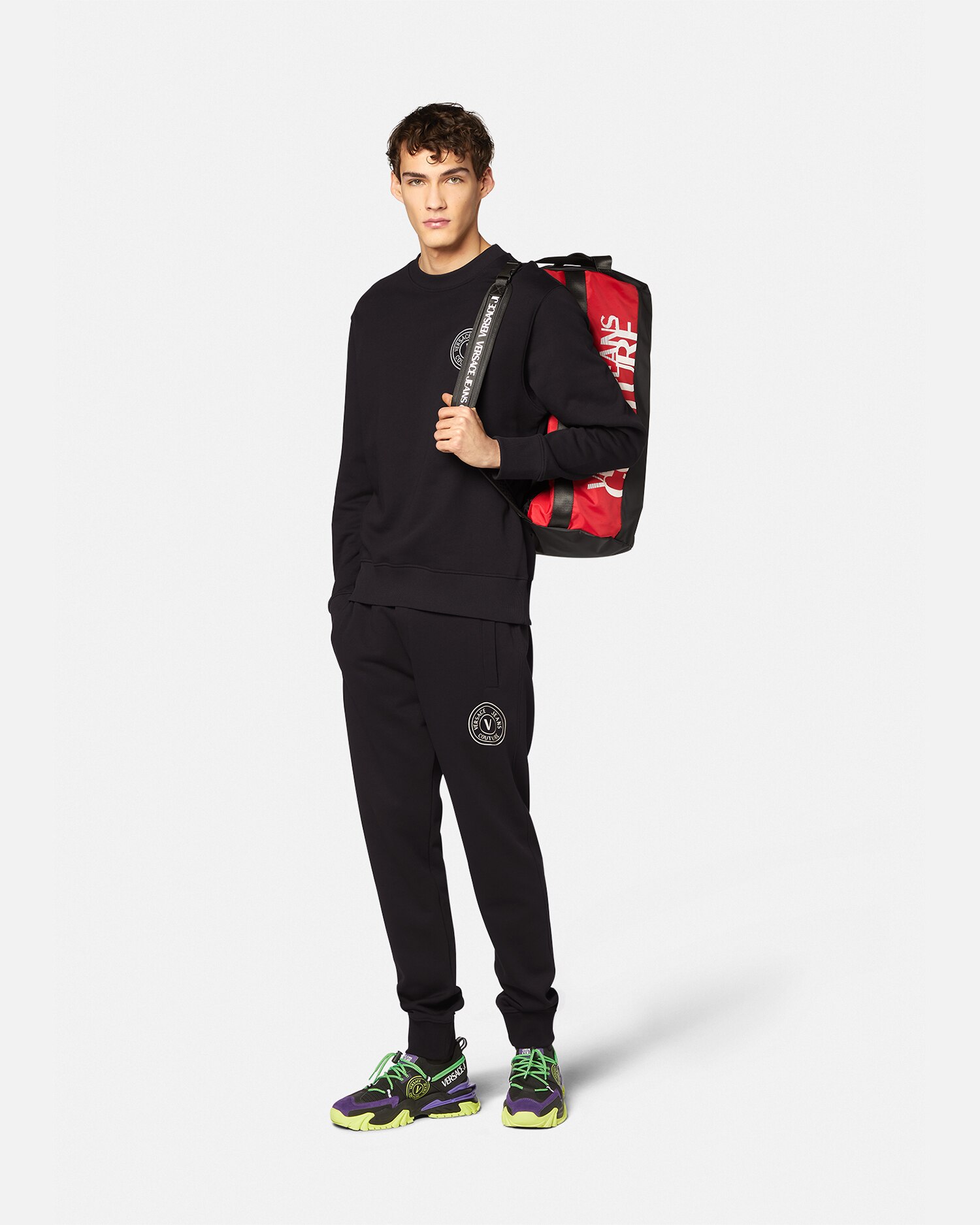 レターV エンブレム スウェットシャツ ブラック | VERSACE JP