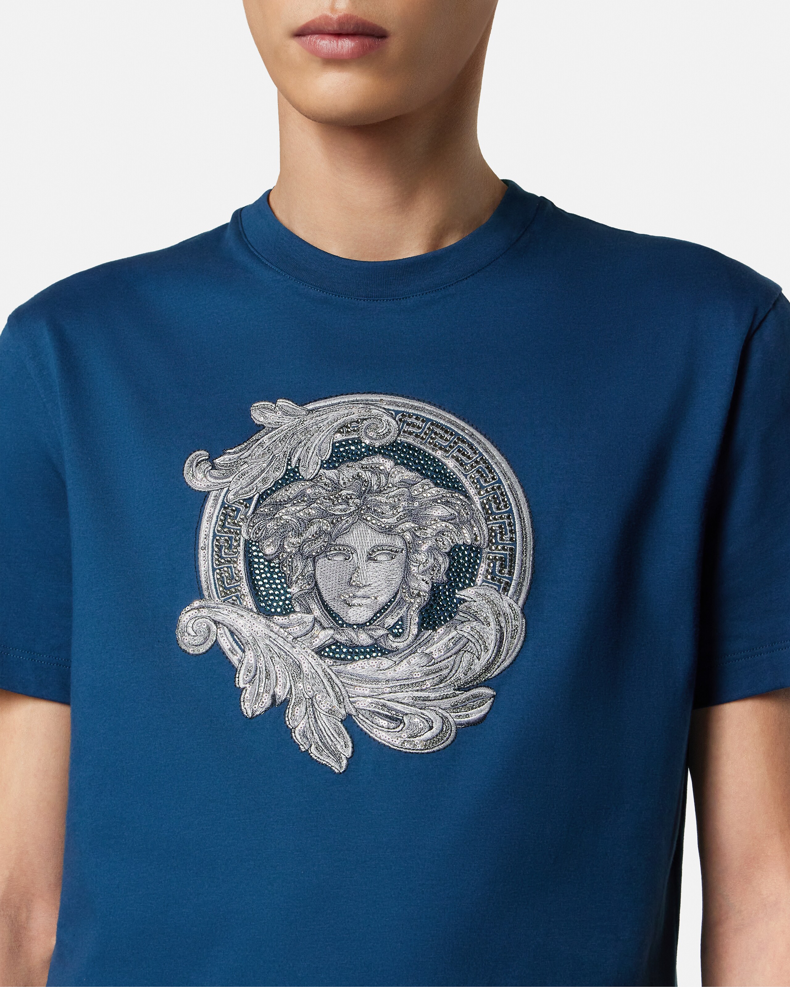 刺繍入り コットンジャージー スリム Tシャツ ブラック | VERSACE JP