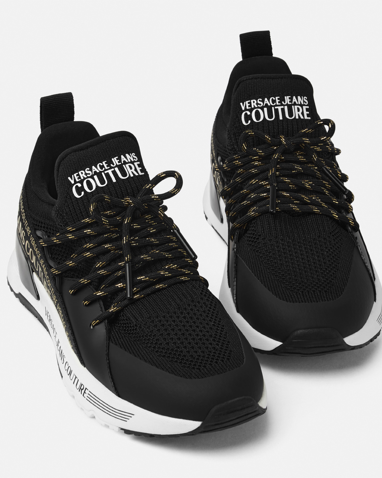 ★VERSACE★ダイナミックスニーカー レターV エンブレム コート 88 スニーカー | VERSACE JP