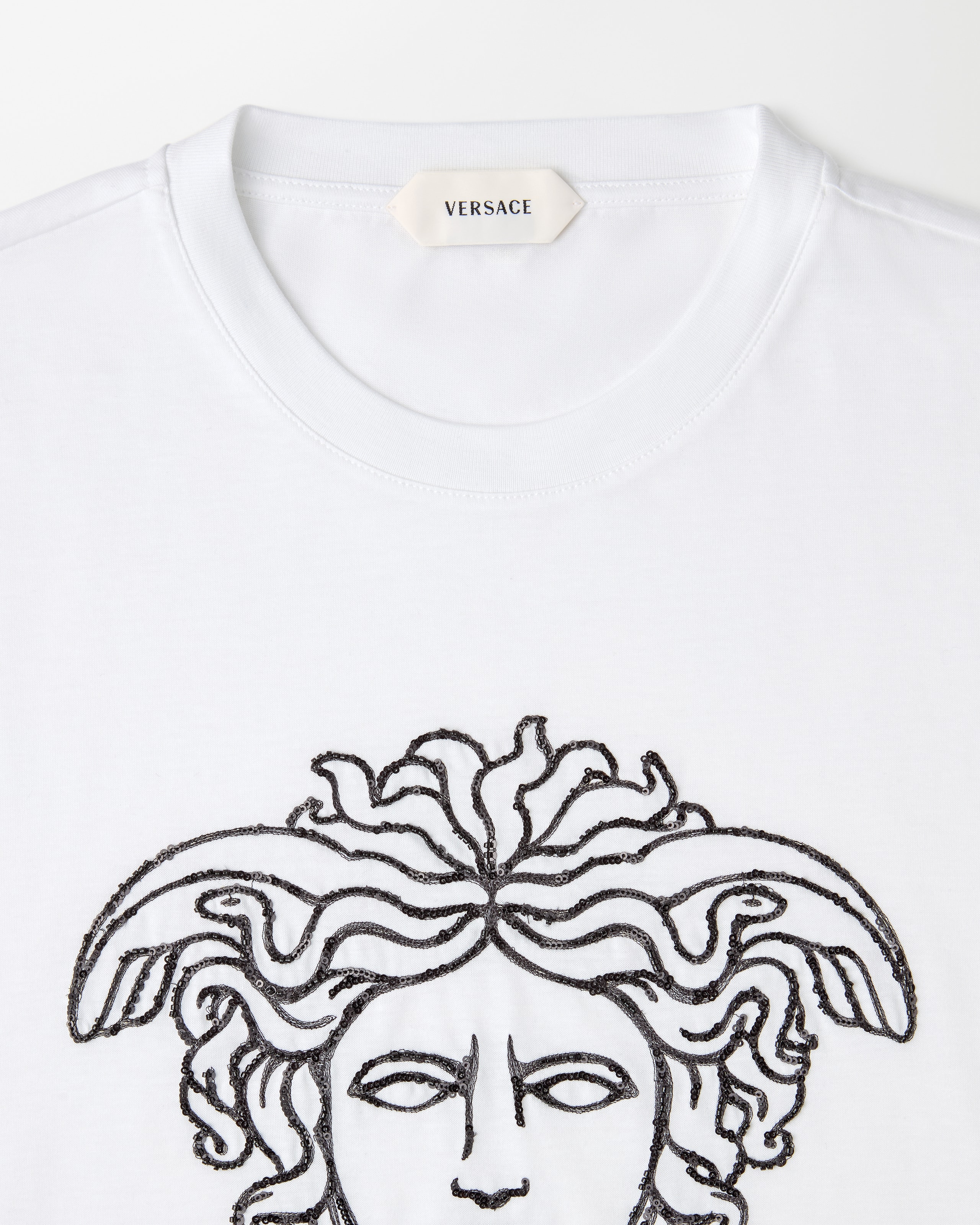 ヴェルサーチ ヴィンテージ メデューサ ロゴニット XL相当 刺繍入り ロゴ コットンジャージー Tシャツ ホワイト | VERSACE JP
