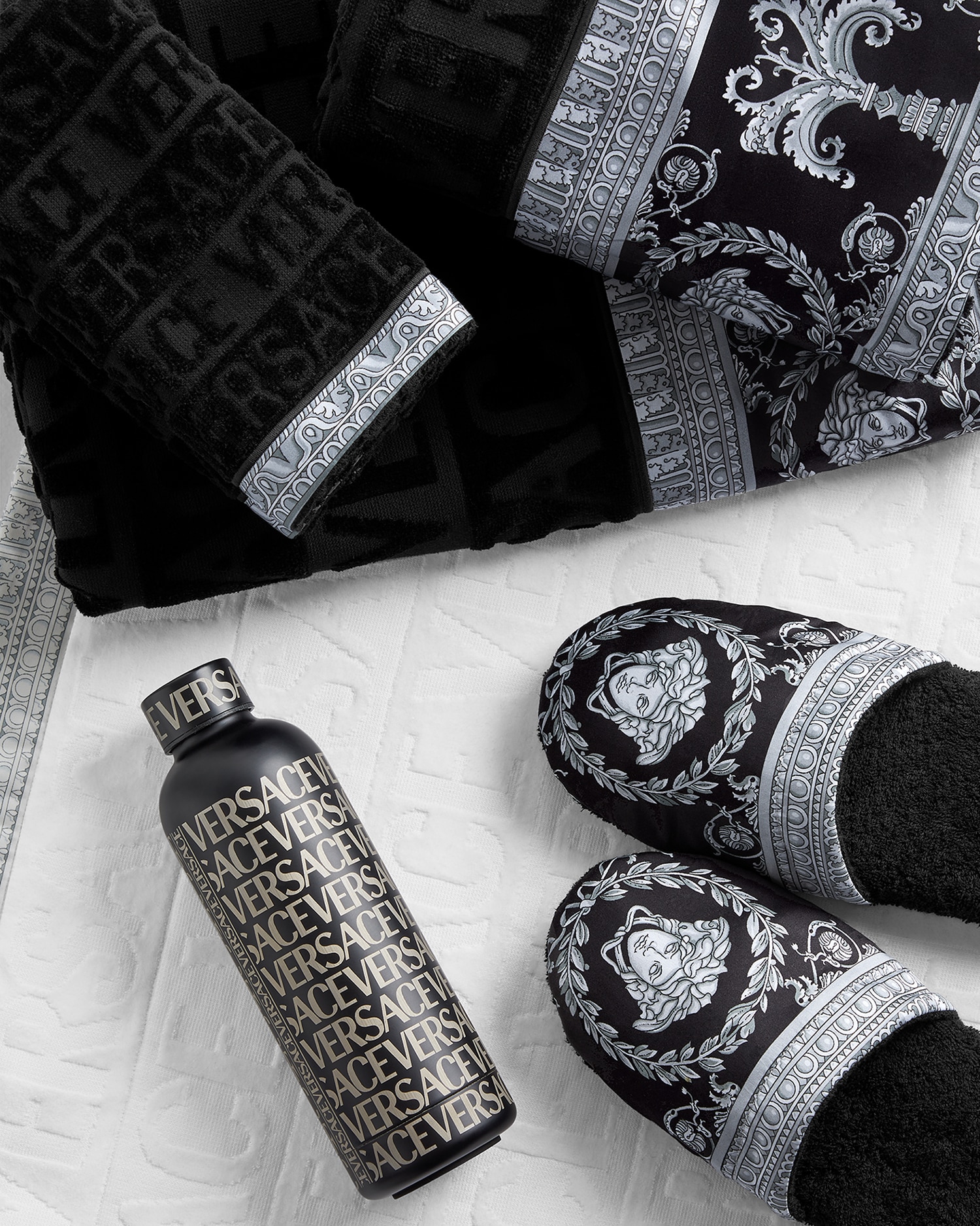 ✨美品✨VERSACE  バスタオル 90_ZTO101601-