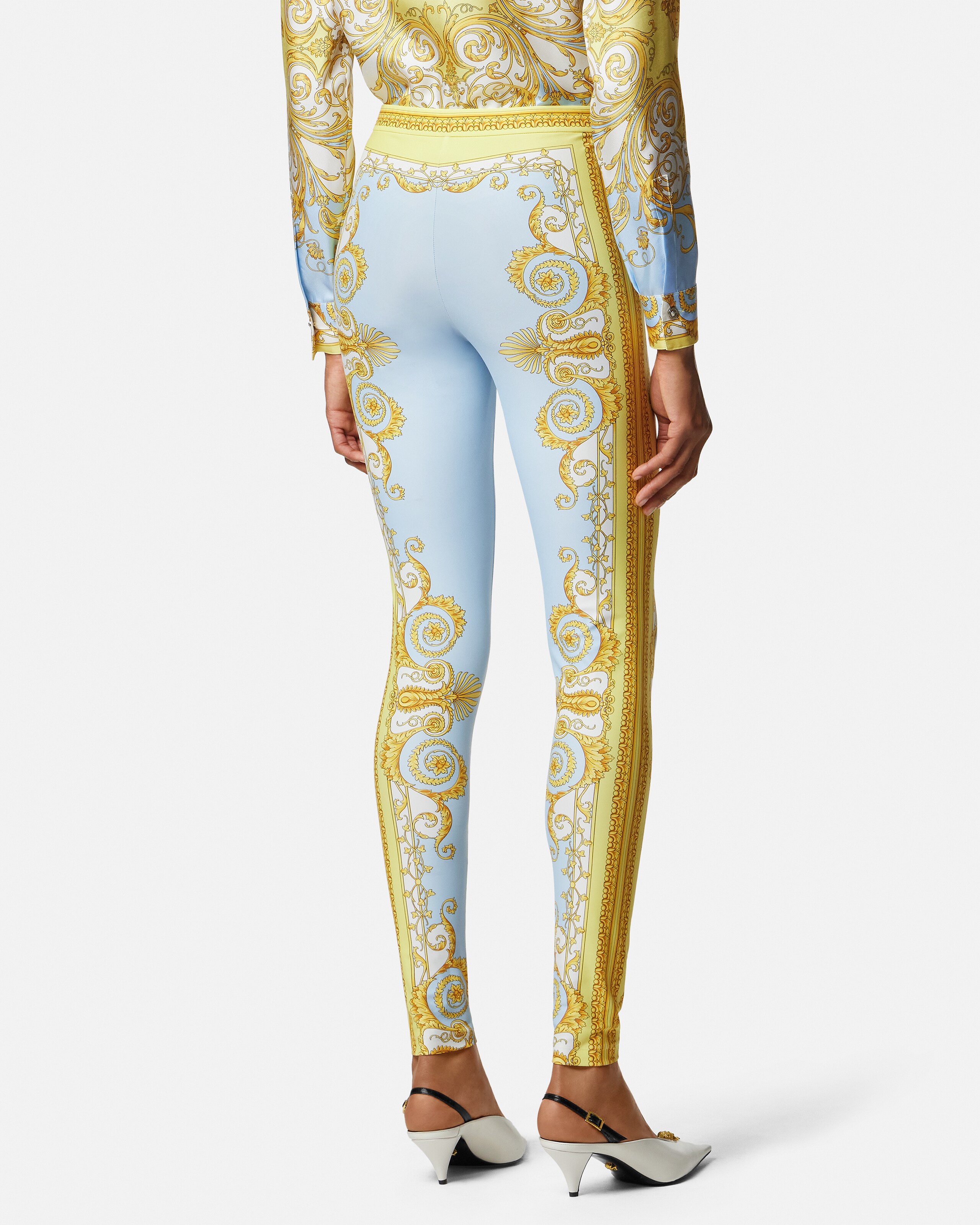 【極美品】 ジャンニヴェルサーチクチュール　パンツ　レギンス　総柄　花柄　m 2025ジーンズクチュールレディースセール | ヴェルサーチェ 日本