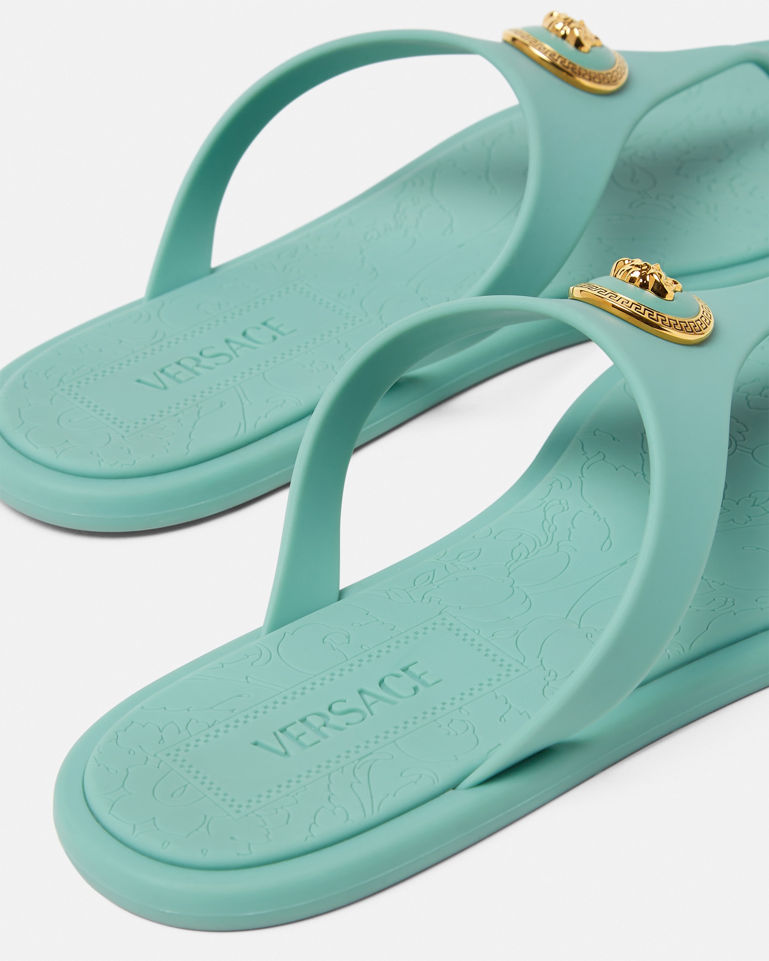 【関税込み】Versace グリーン Alia ラバー フラットサンダル 90_1016248-