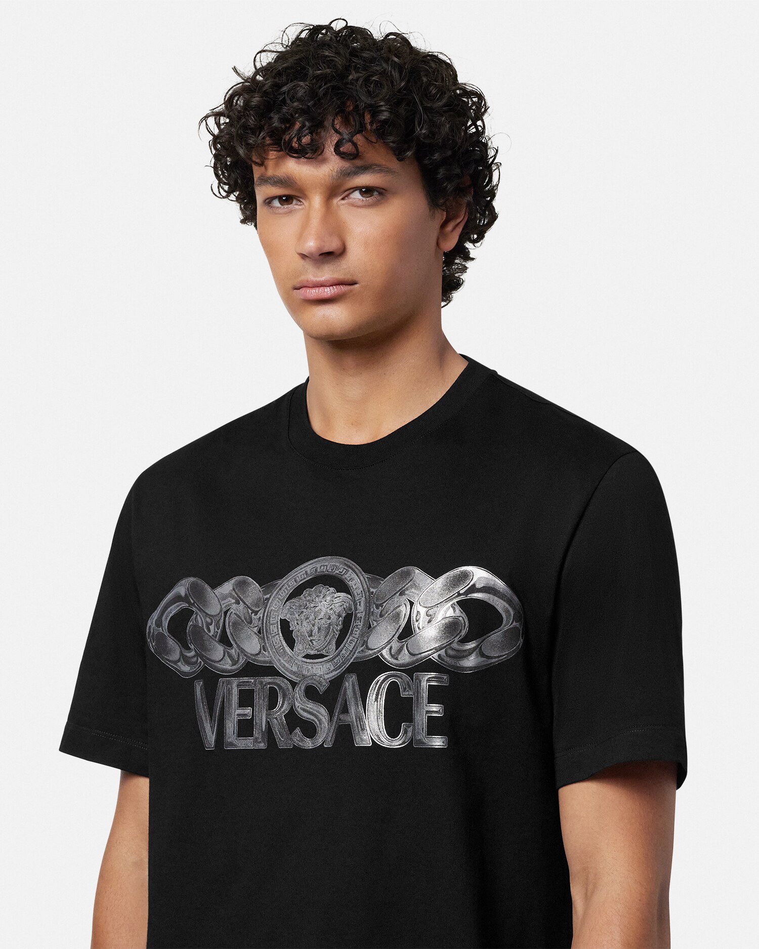 関税込み【VERSACE】メドゥーサ オン チェーン ロゴ Tシャツ Tシャツ メドゥーサ オン チェーン | VERSACE JP