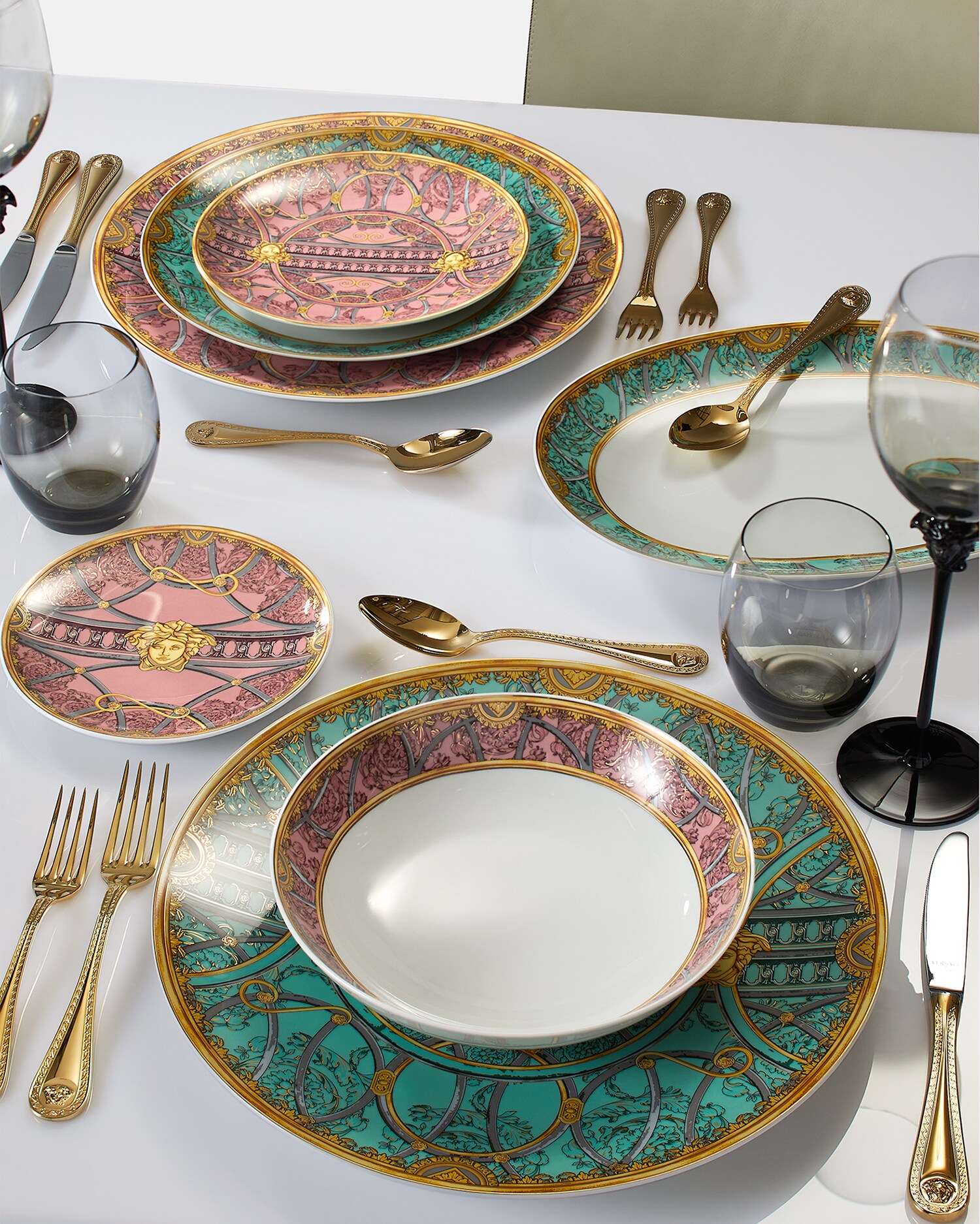 ヴェルサーチ　VERSACE 花柄 陶磁器皿 ヴェルサーチ VERSACE 花柄 陶磁器皿 - メルカリ