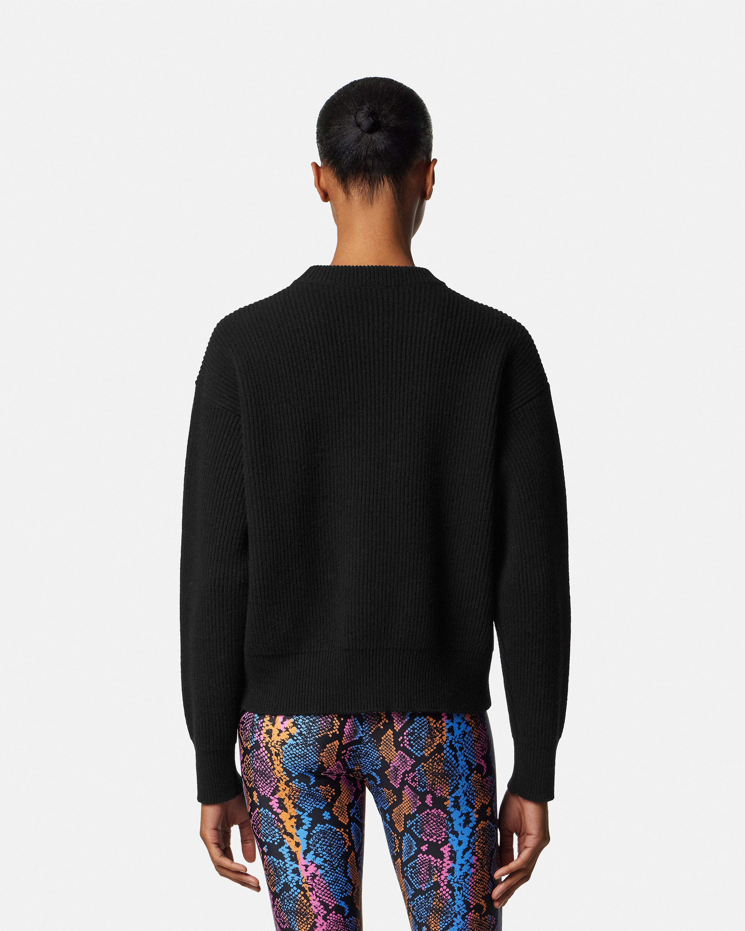 レディース デザイナー ニットウェアコレクション | ヴェルサーチェ 日本