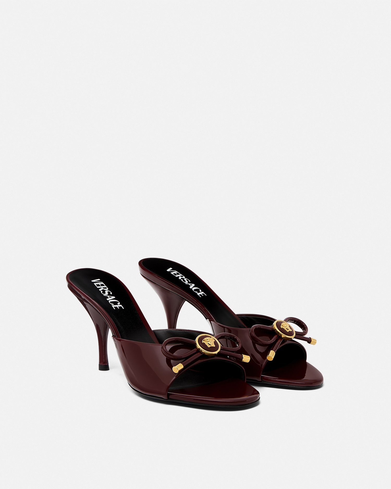 【美品】ヴェルサーチ 本革 サンダル 白 36サイズ 箱あり VERSACE Gianni Versace - 【美品】ヴェルサーチ 本革 サンダル 白 36