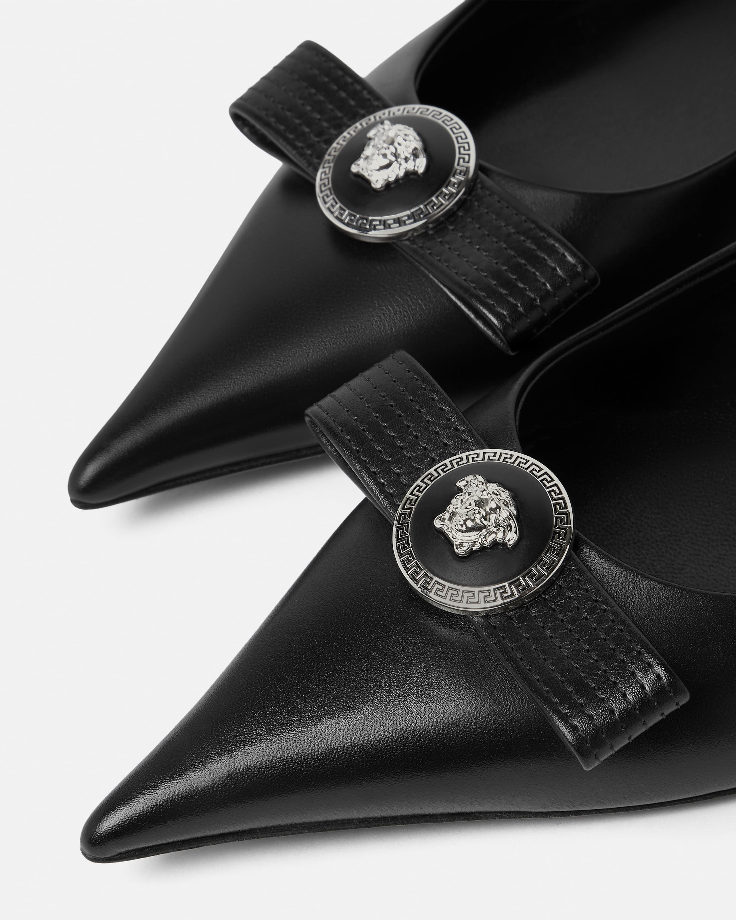 ジャンニ リボン レザー バレエシューズ ブラック,シルバー | VERSACE JP