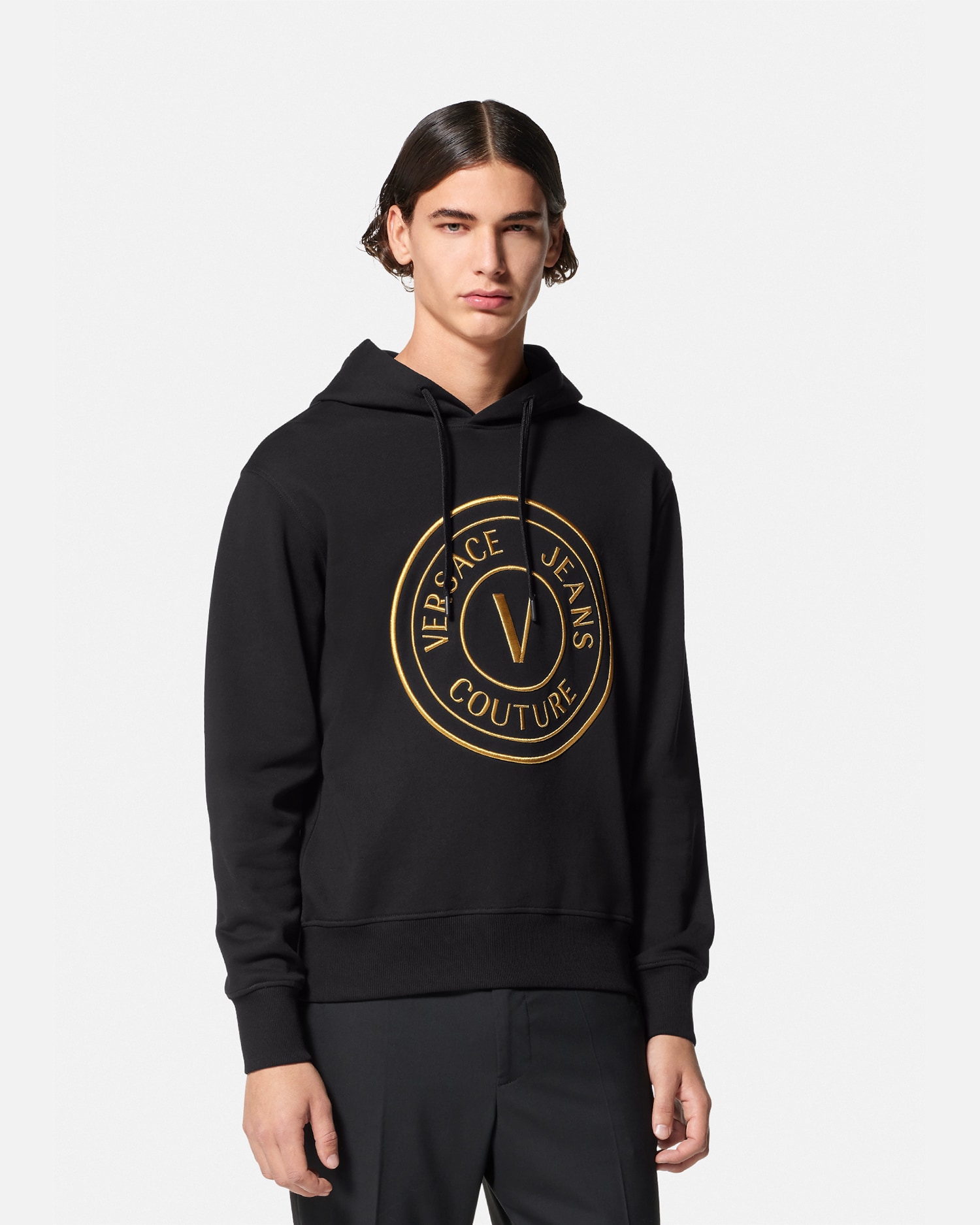 レターV エンブレム フーディ ブラック,ゴールド | VERSACE JP