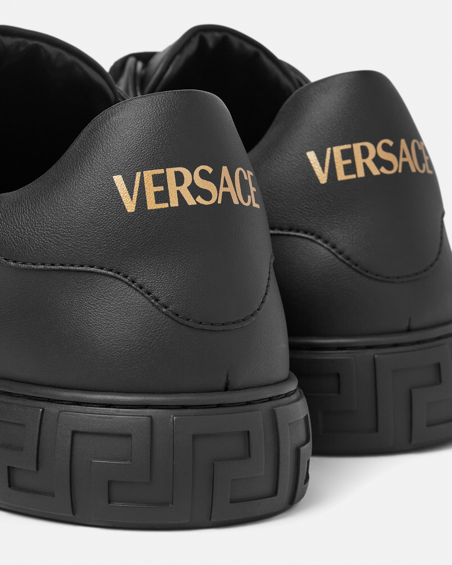 Versace ブラック スニーカー　サイズ26cm グレカ 装飾付き ナイロン スニーカー ブラック,ゴールド | VERSACE JP