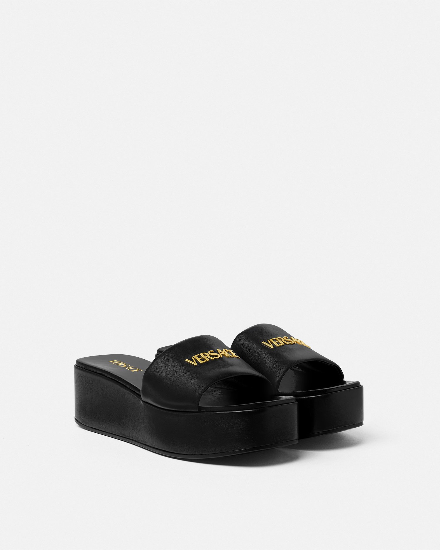 【VERSACE】 55 mmプラットフォーム ロゴサボ 厚底 ロゴ プラットフォーム ミュール 55 mm | VERSACE JP