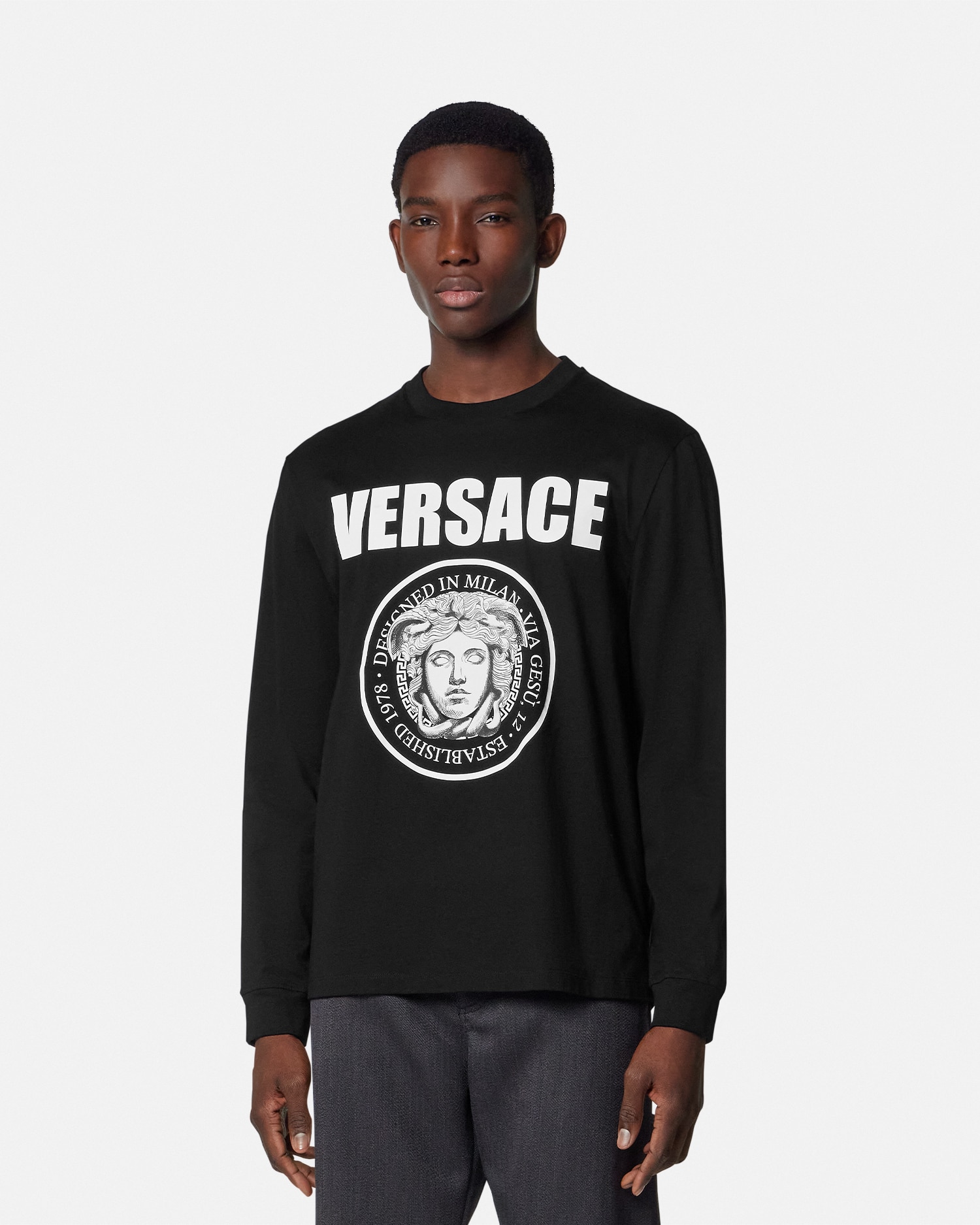 A.VERSACE 黒 ジップアップジャケット M　y11 90_E76GAIT02-ECF01T_EG89_10_V~