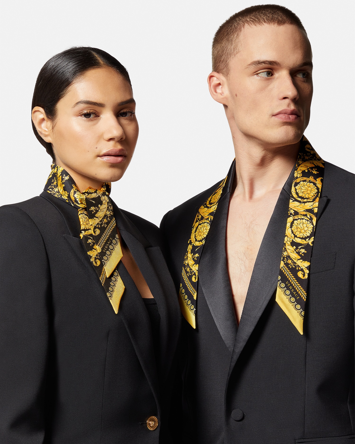 VERSACE JEANS COUTURE ベルサーチ ヴェルサーチェ スカーフ